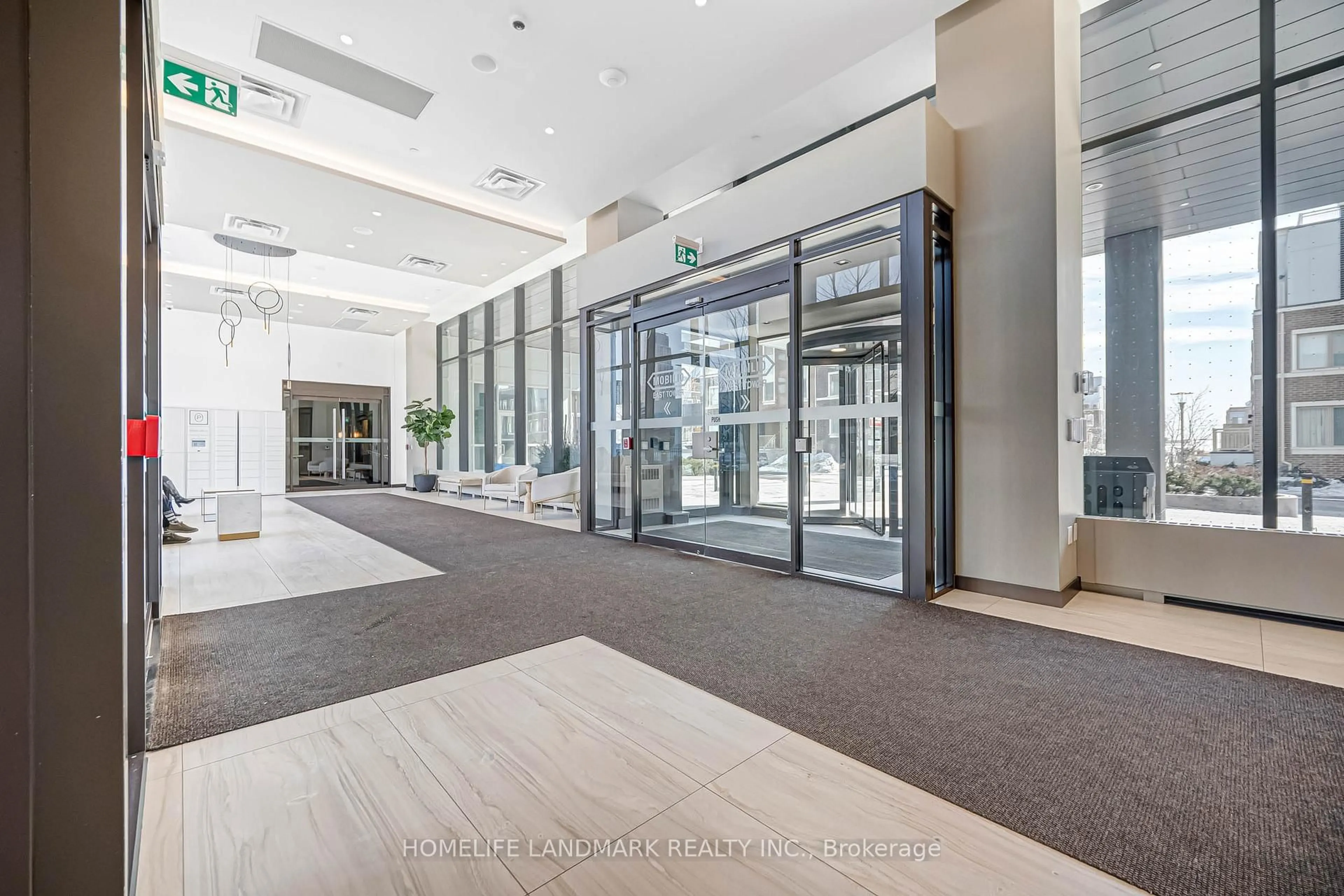 Indoor foyer for 10 Honeycrisp Cres #622, Vaughan Ontario L4K 0M7