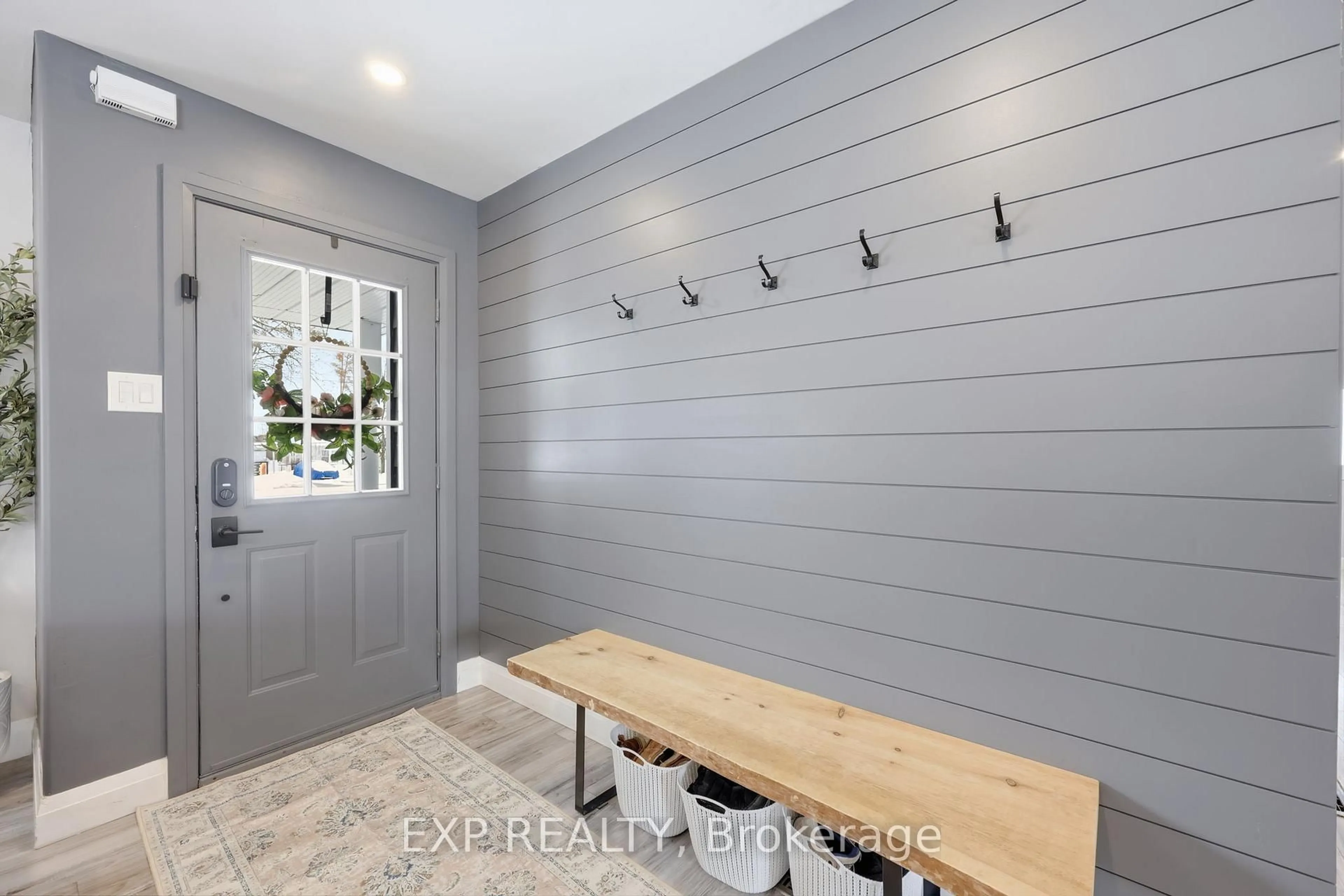 Indoor entryway for 22 Cecil St, Essa Ontario L0M 1B3