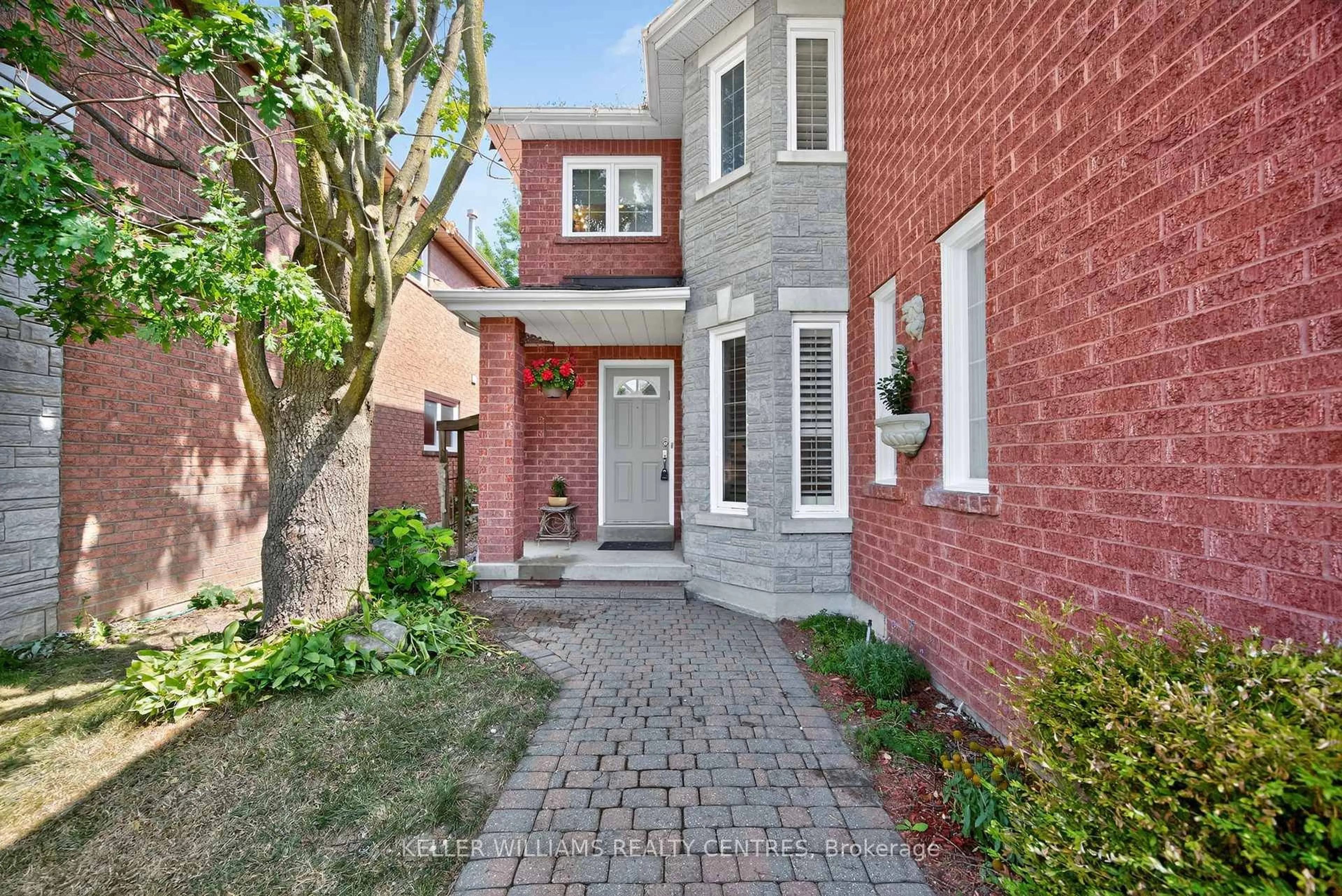 Home with brick exterior material, street for 591 Plantation Gate, Newmarket Ontario L3X 2C2