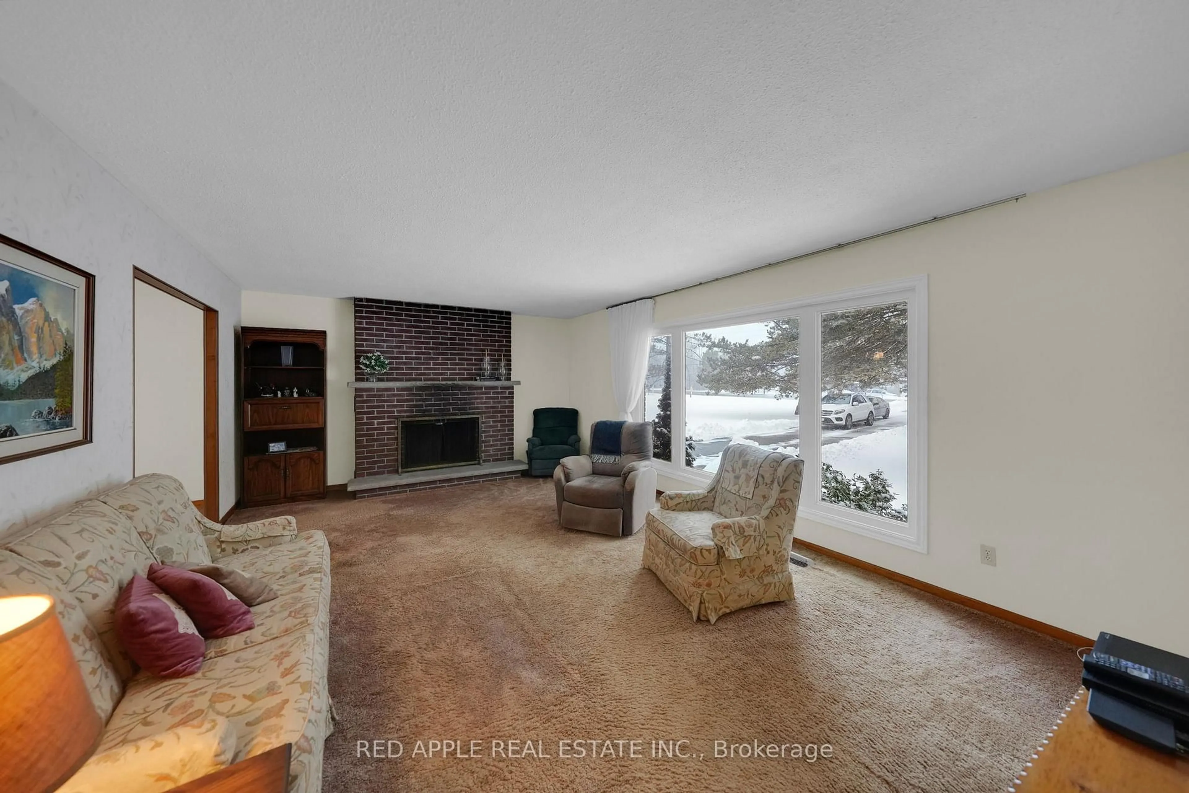 Living room with furniture, unknown for 4905 Lloydtown-Aurora Rd, King Ontario L7B 0E2
