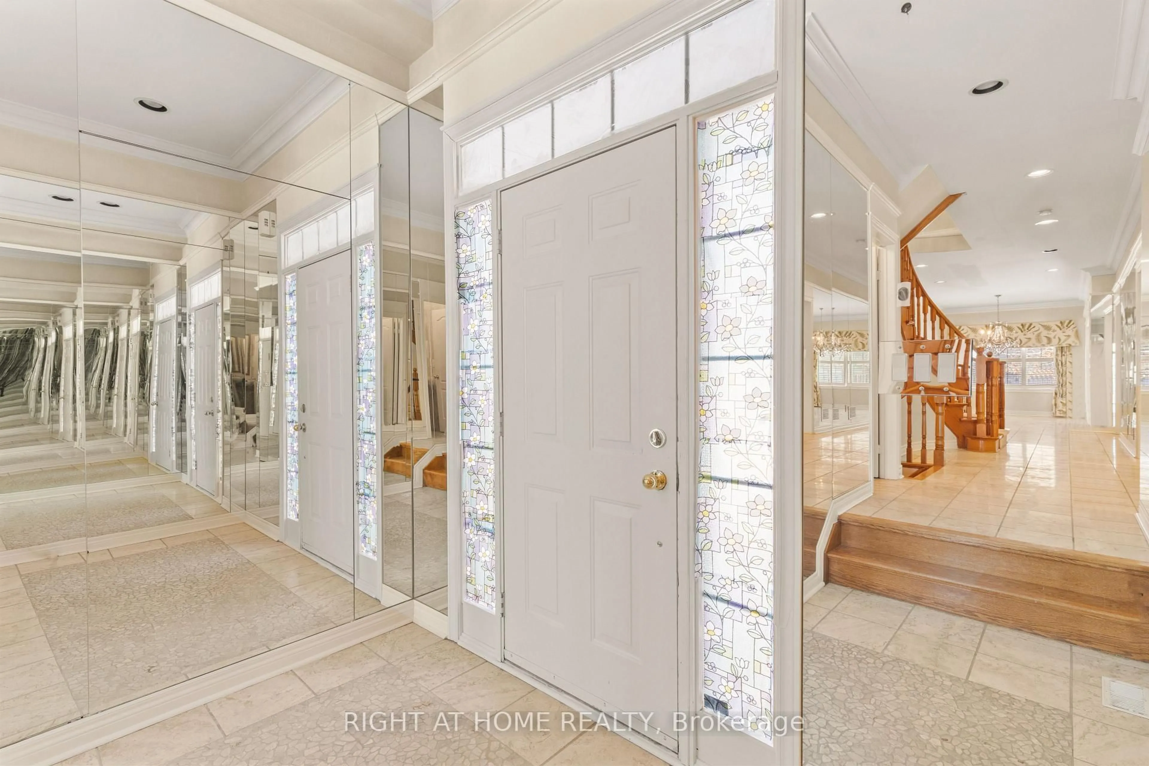 Indoor entryway for 59 Kingsbridge Circ, Vaughan Ontario L4J 8N8