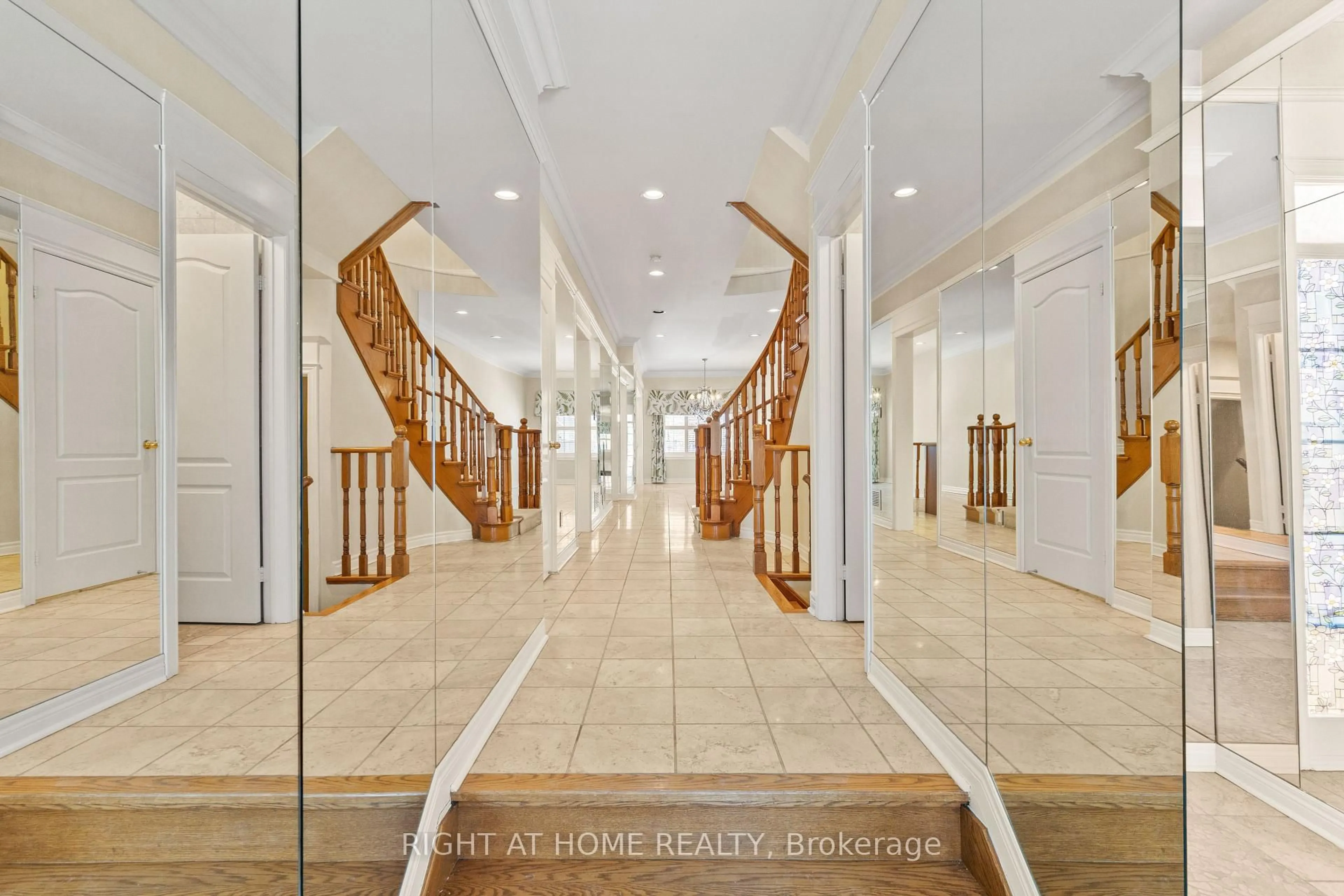 Indoor foyer for 59 Kingsbridge Circ, Vaughan Ontario L4J 8N8