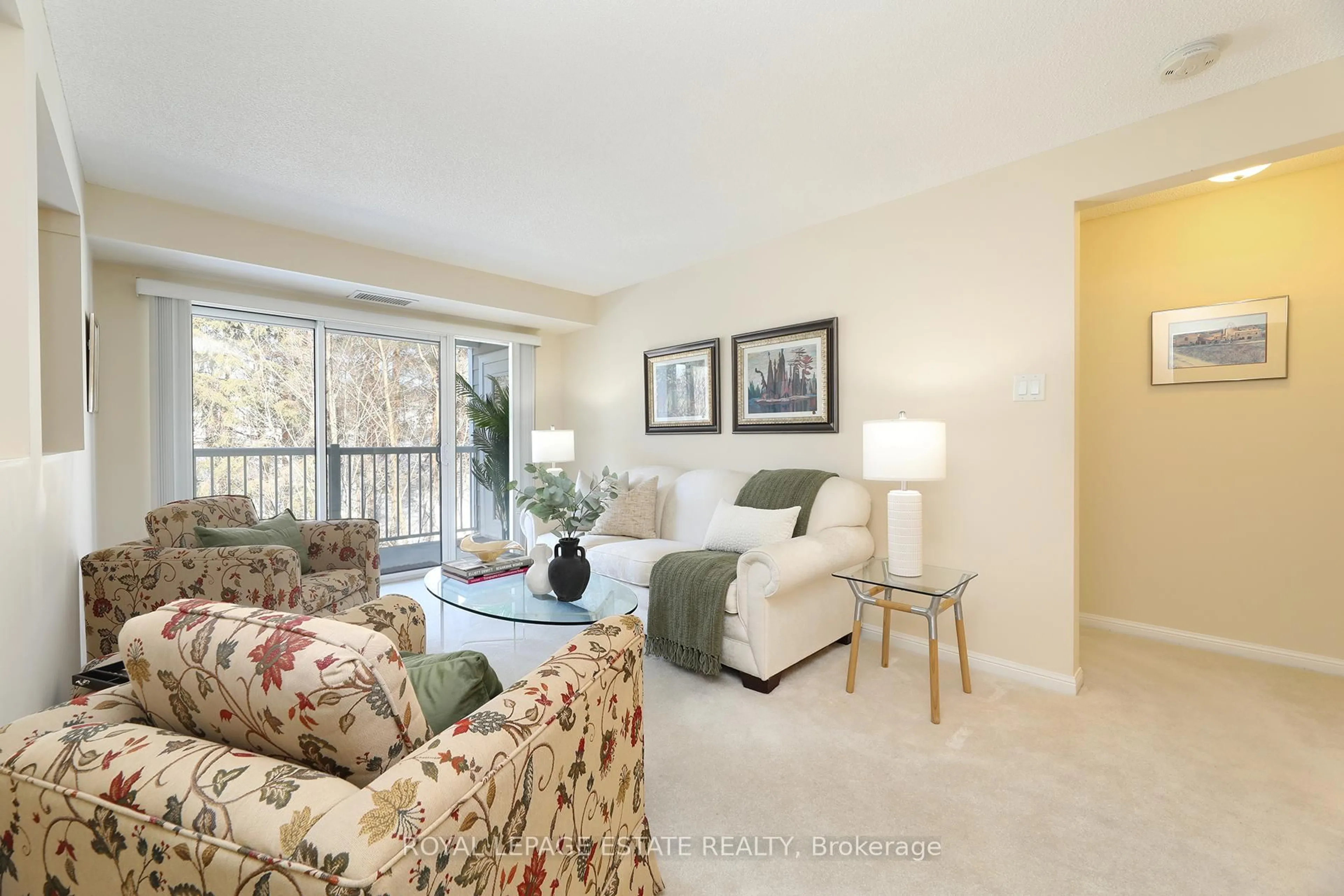 Living room with furniture, unknown for 900 Bogart Mill Tr #407, Newmarket Ontario L3Y 8V5