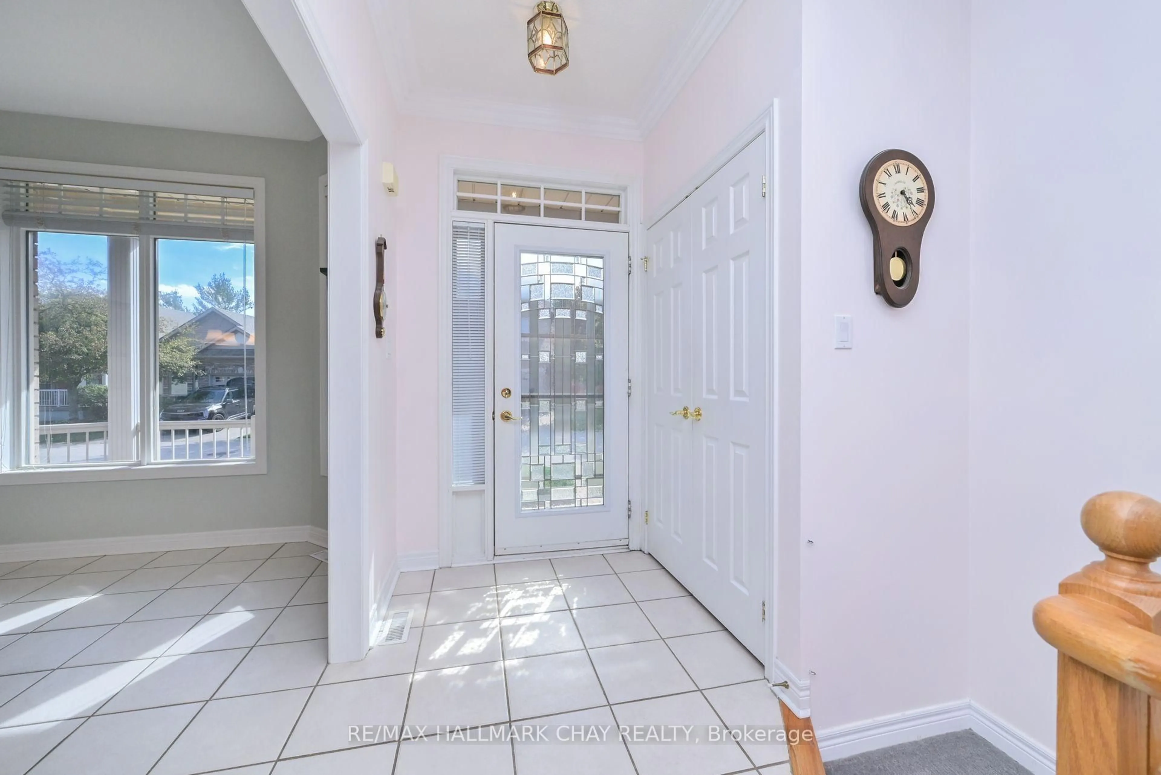 Indoor entryway for 35 Via Amici, New Tecumseth Ontario L9R 2C2