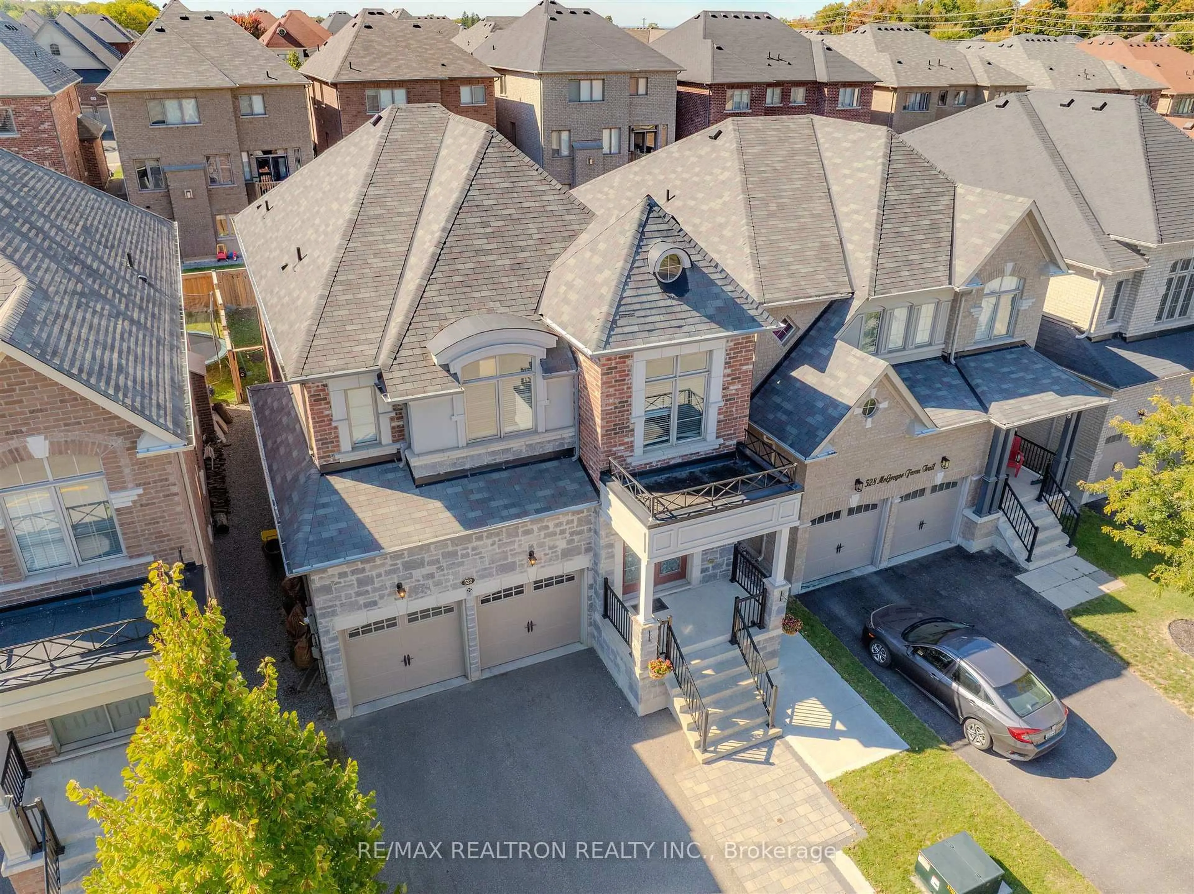 A pic from outside/outdoor area/front of a property/back of a property/a pic from drone, unknown for 532 Mcgregor Farm Tr, Newmarket Ontario L3X 0H7