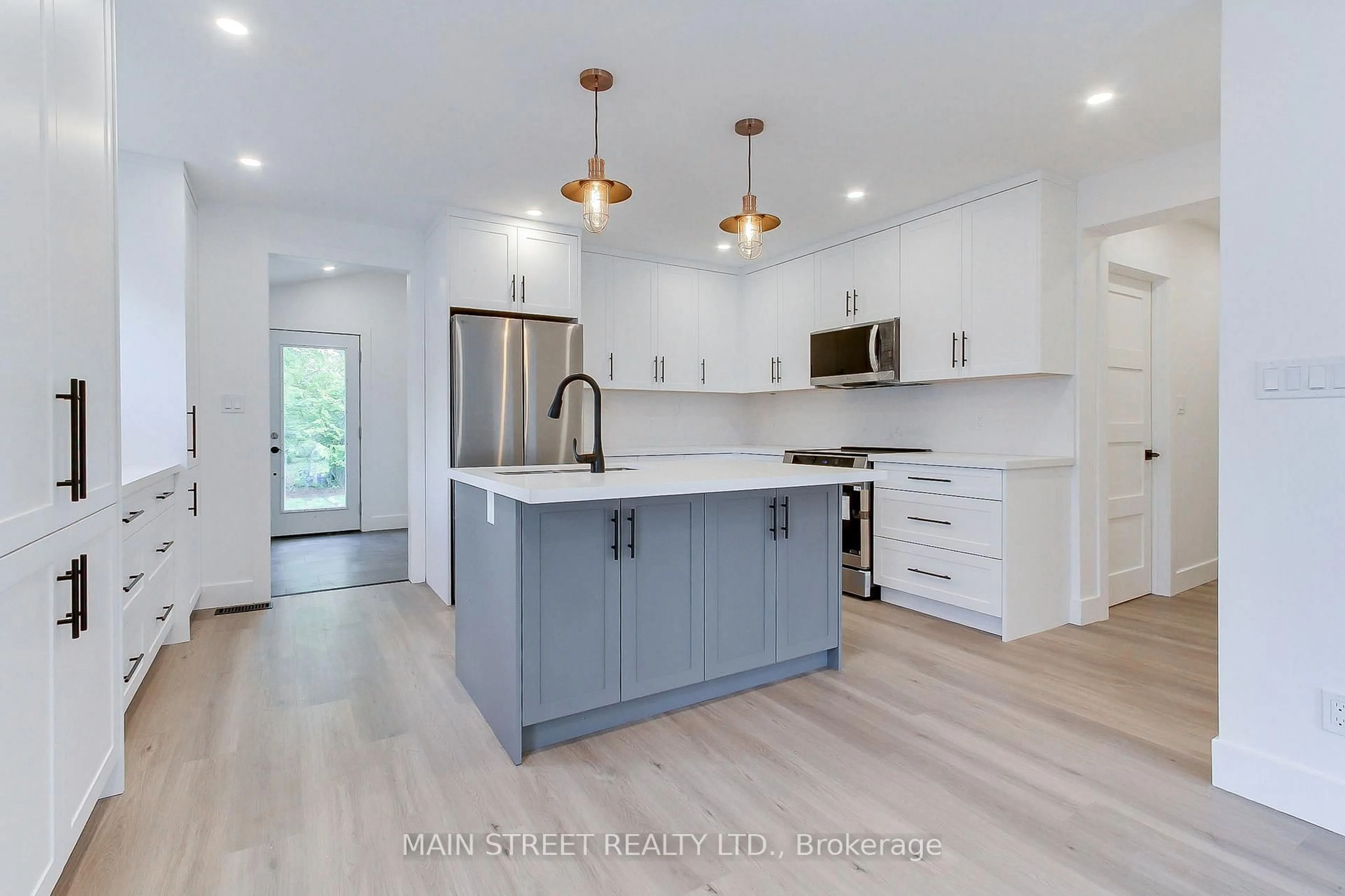 Open concept kitchen, unknown for 353 Pasadena Dr, Georgina Ontario L4P 2Z2