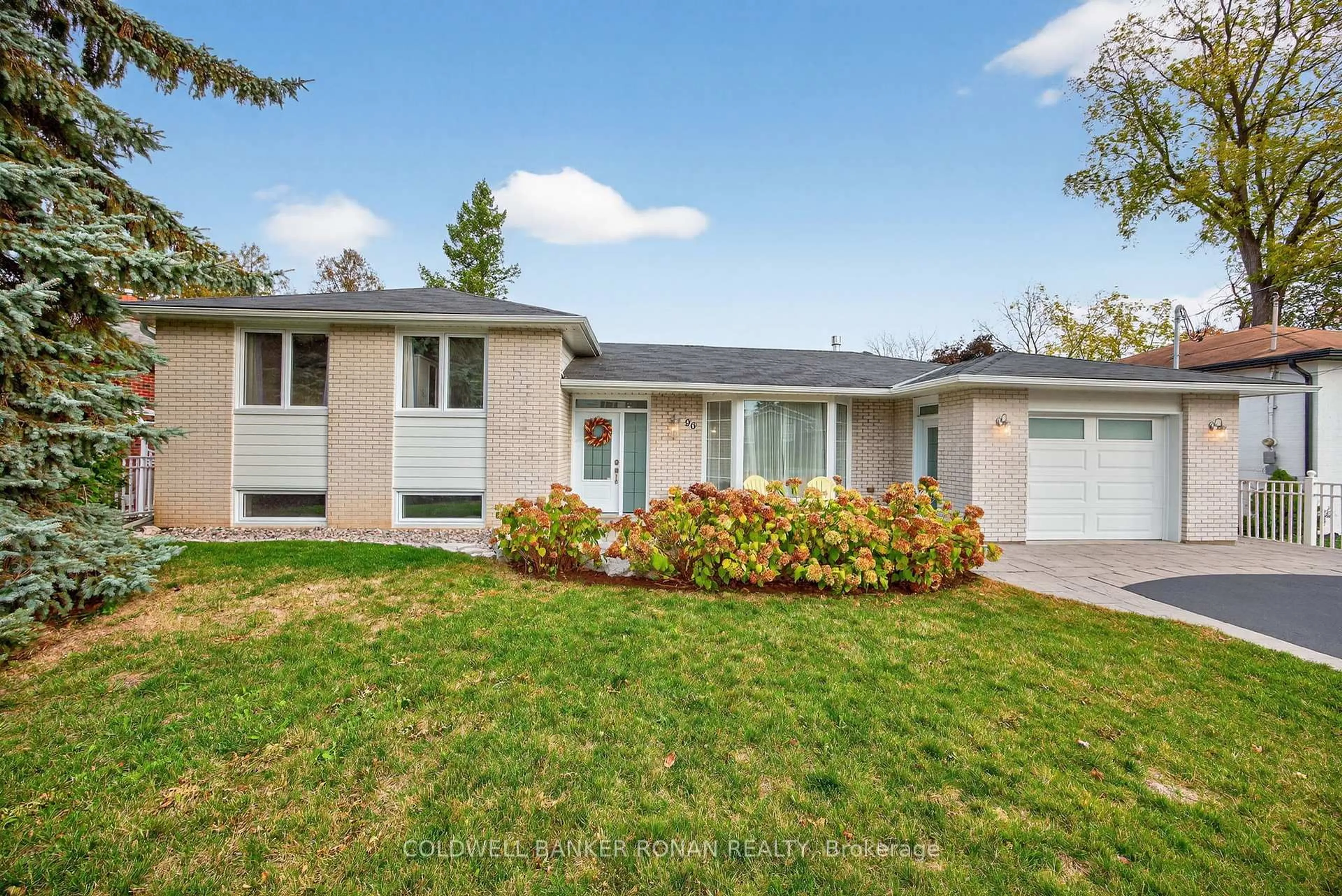 Home with vinyl exterior material, street for 96 Boyne Cres, New Tecumseth Ontario L9R 1K2