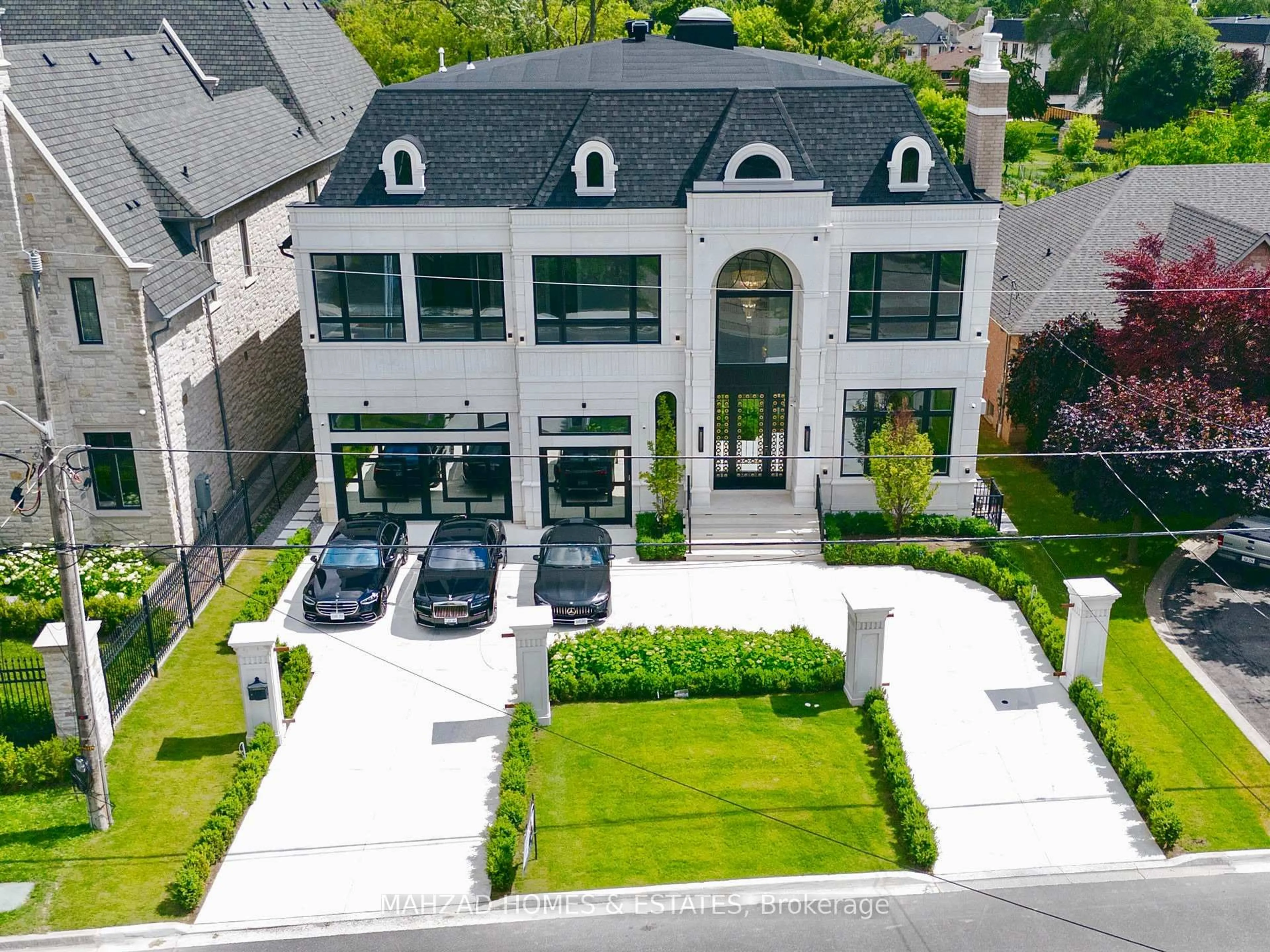 A pic from outside/outdoor area/front of a property/back of a property/a pic from drone, street for 47 Edgar Ave, Richmond Hill Ontario L4C 6K2