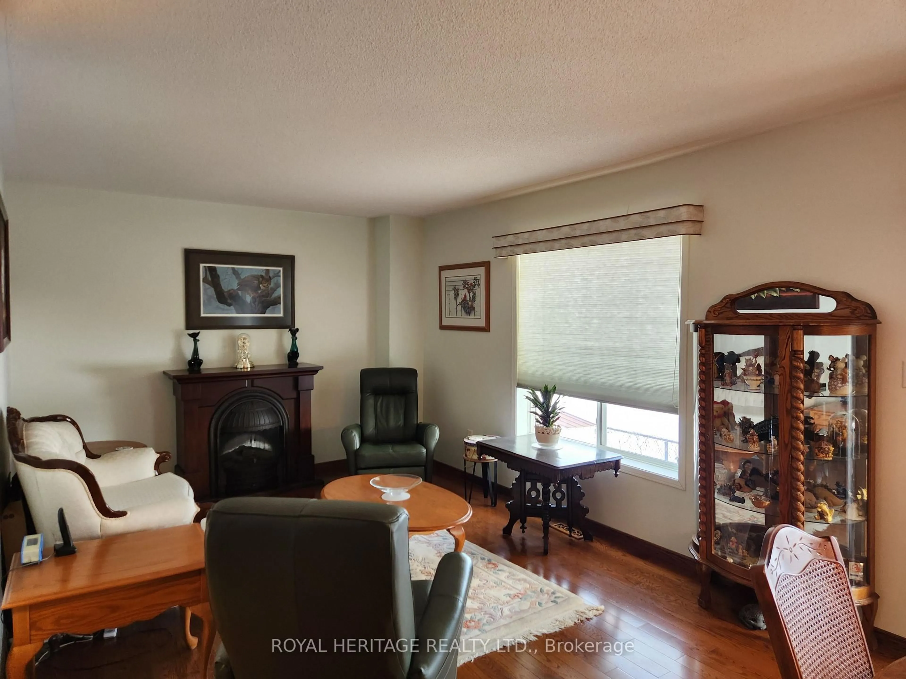 A pic of a room for 127 Knapton Dr, Newmarket Ontario L3X 3B3