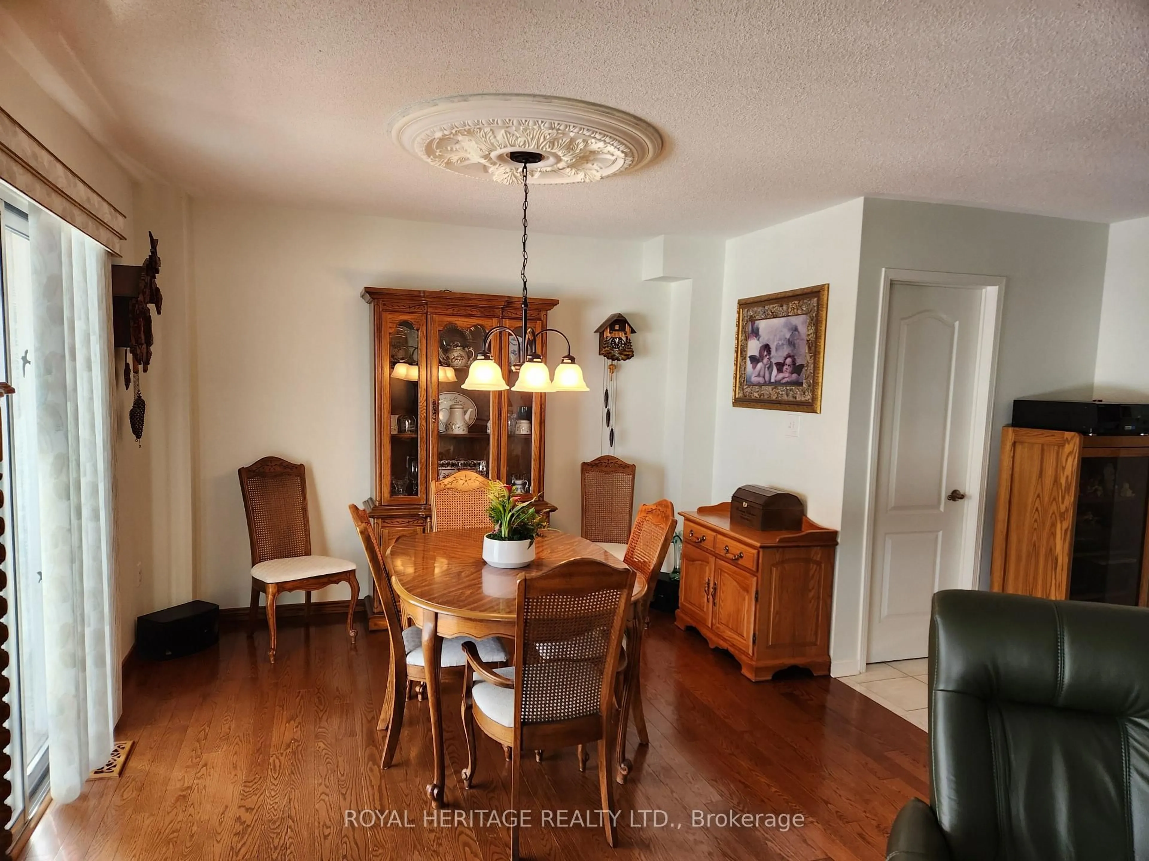 Dining room, unknown for 127 Knapton Dr, Newmarket Ontario L3X 3B3