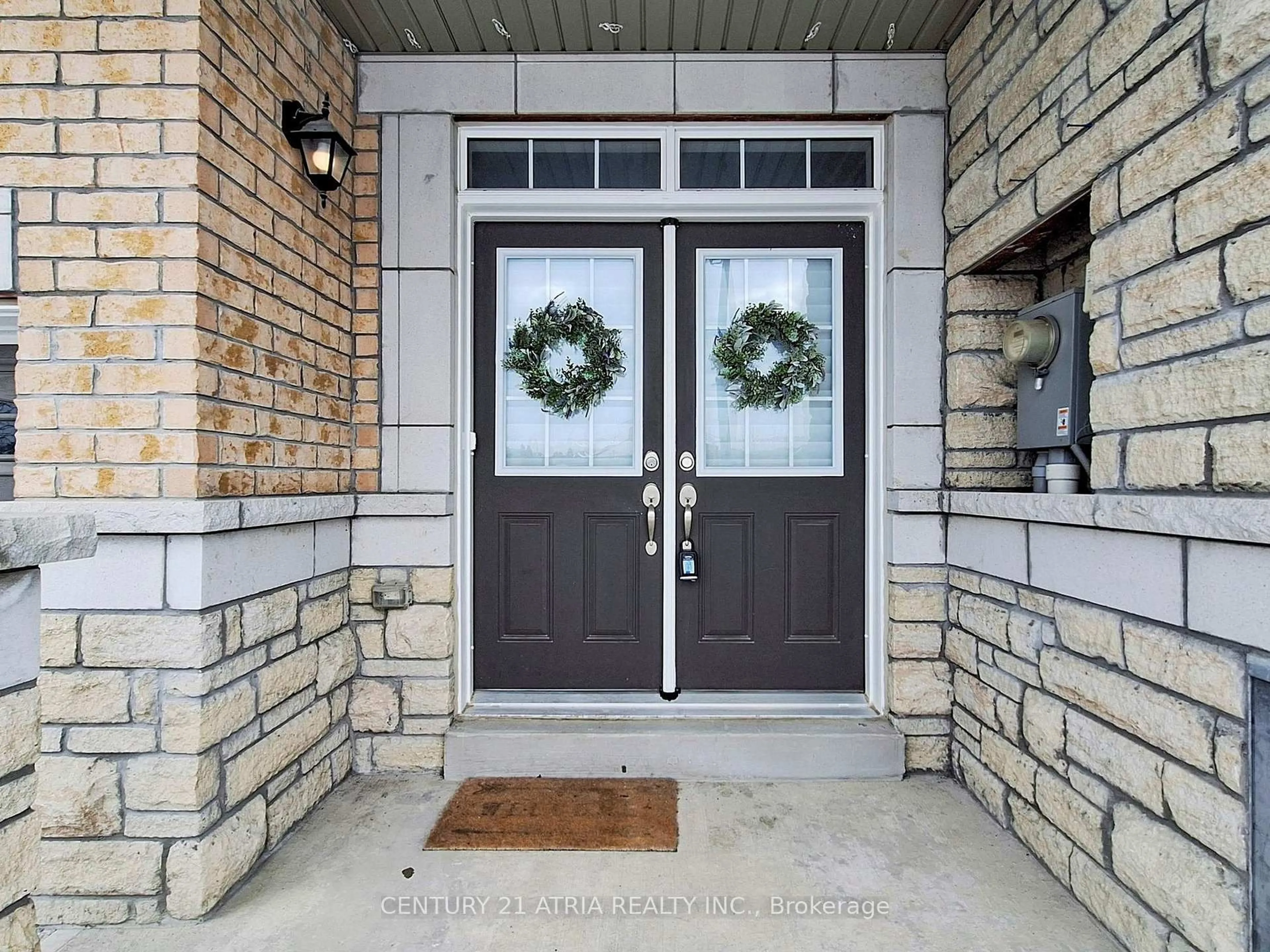 Indoor entryway for 28 Veterans St, Bradford West Gwillimbury Ontario L3Z 4L3