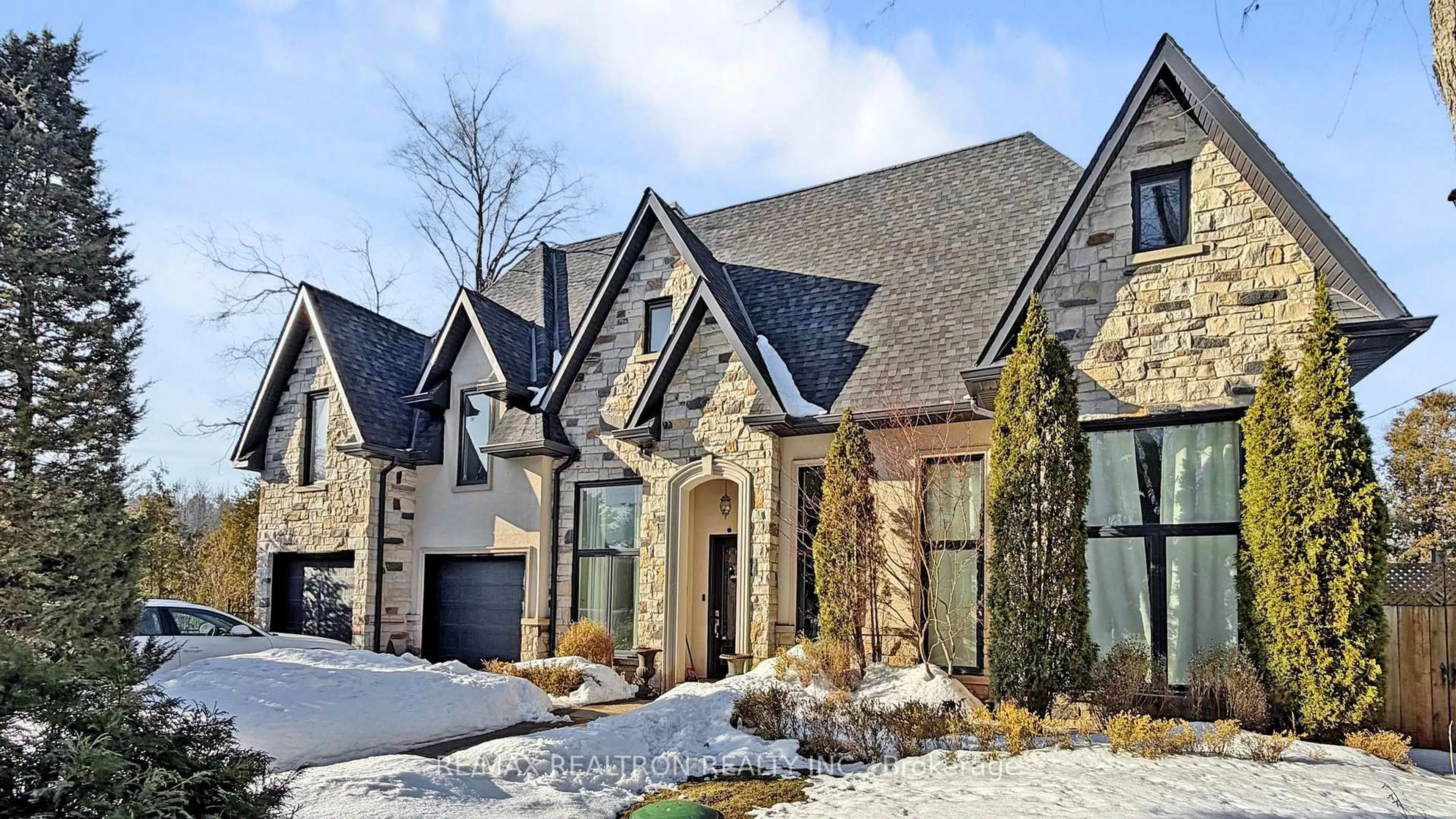 Home with brick exterior material, street for 378 Old Bloomington Rd, Aurora Ontario L4G 0M2