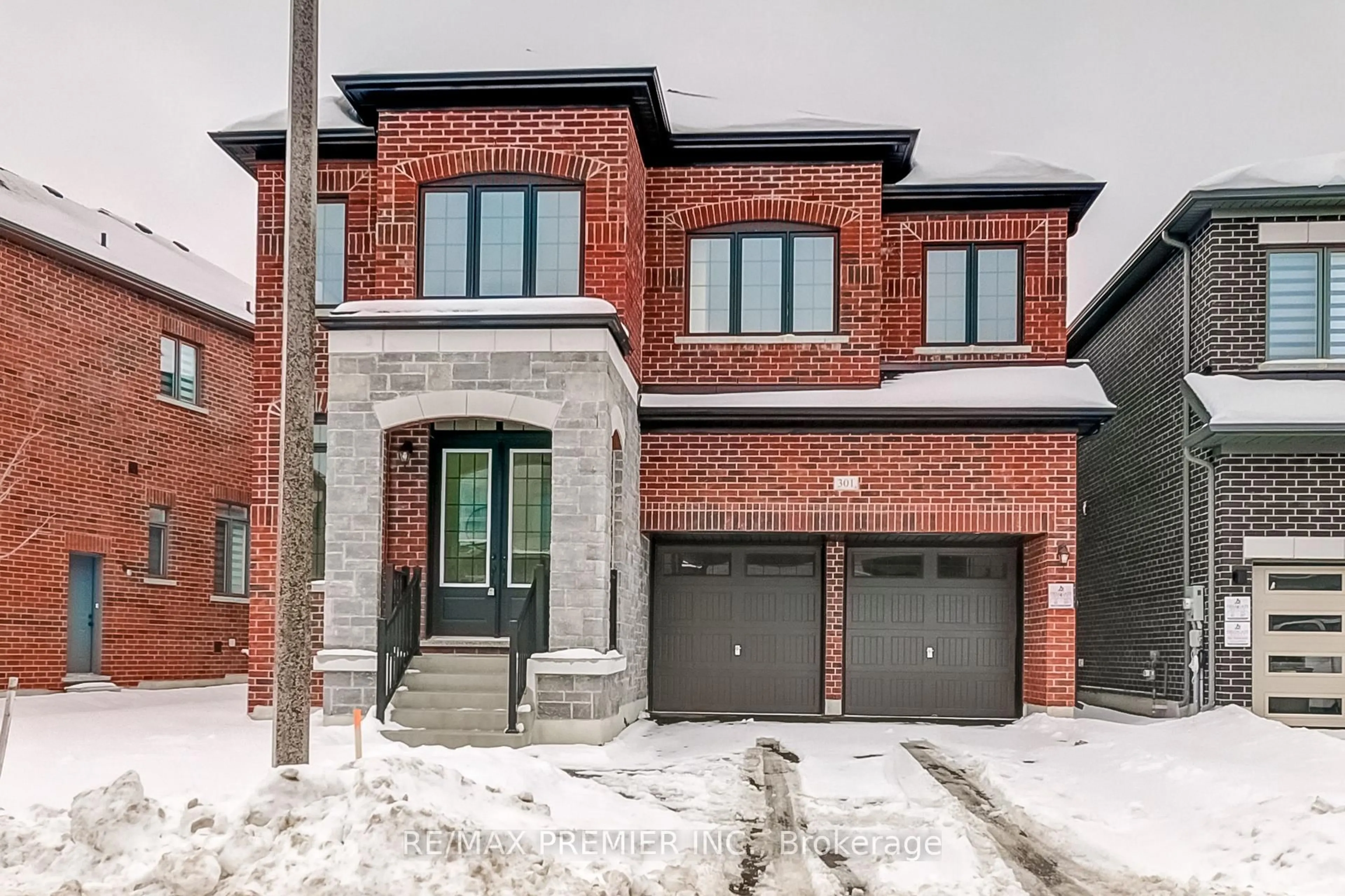 Home with brick exterior material, street for 301 Wesmina Ave, Whitchurch-Stouffville Ontario L4A 5C2