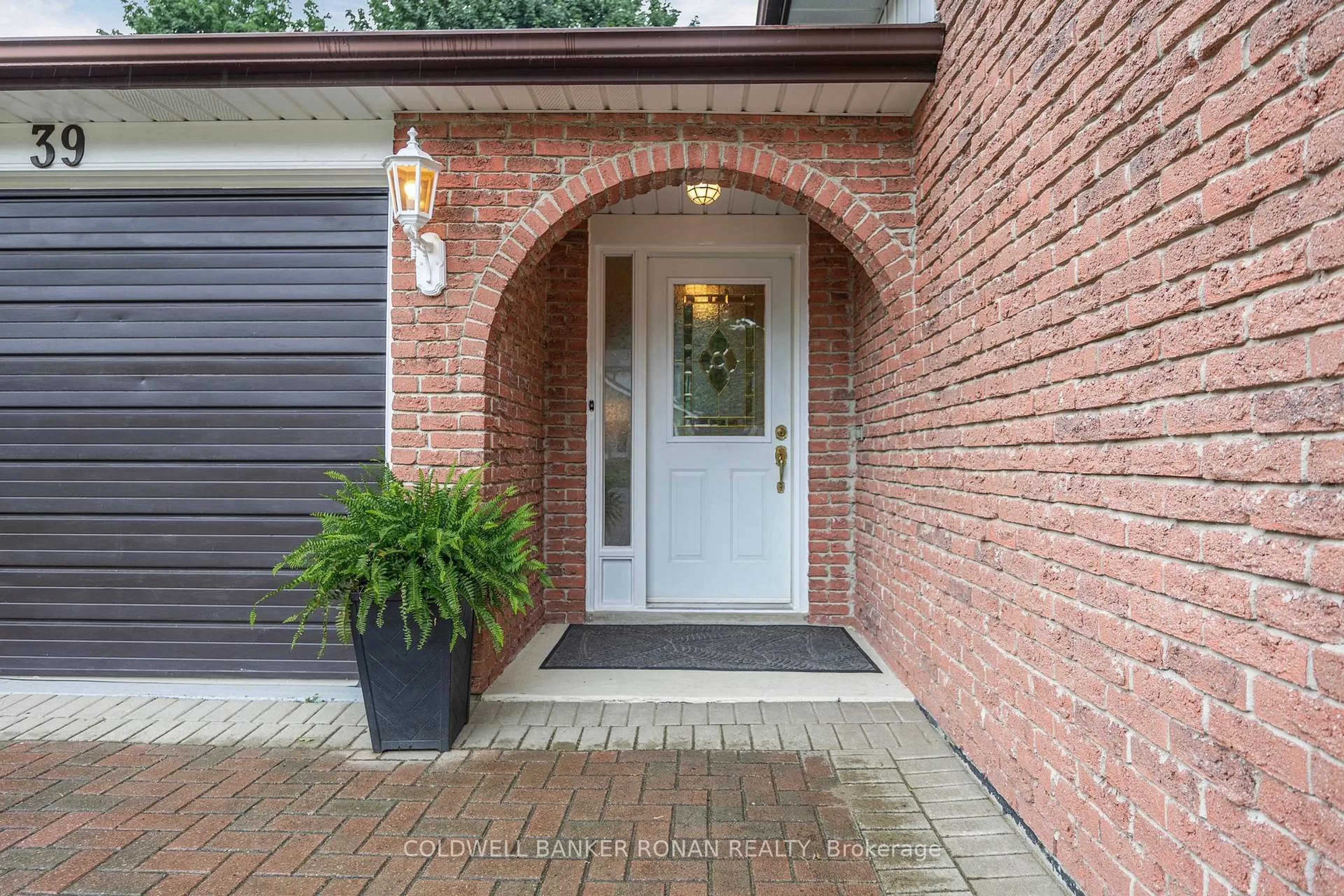 Home with brick exterior material, street for 39 Mitchell Ave, New Tecumseth Ontario L9R 1C9