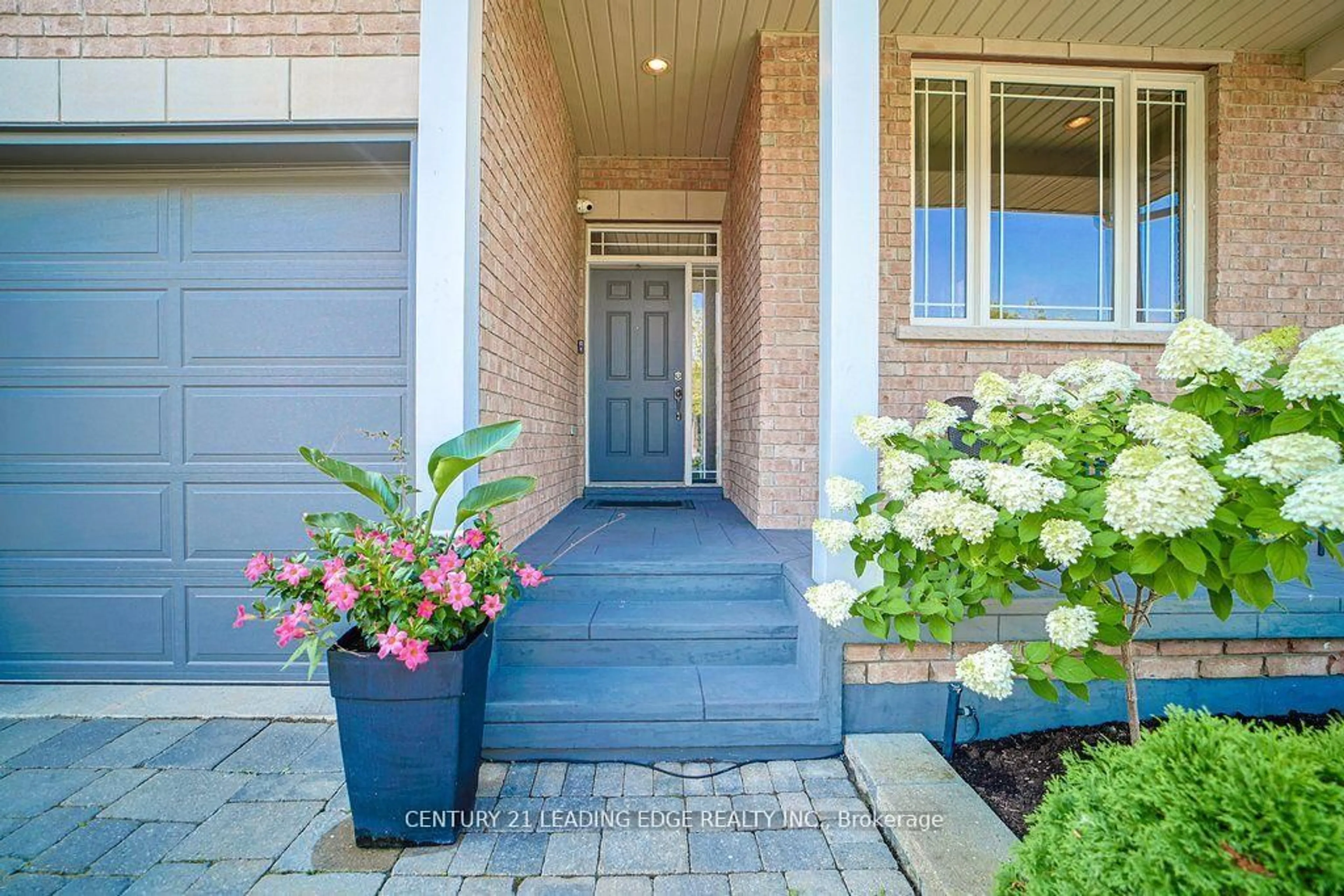 Indoor entryway for 204 Ivy Jay Cres, Aurora Ontario L4G 0E9