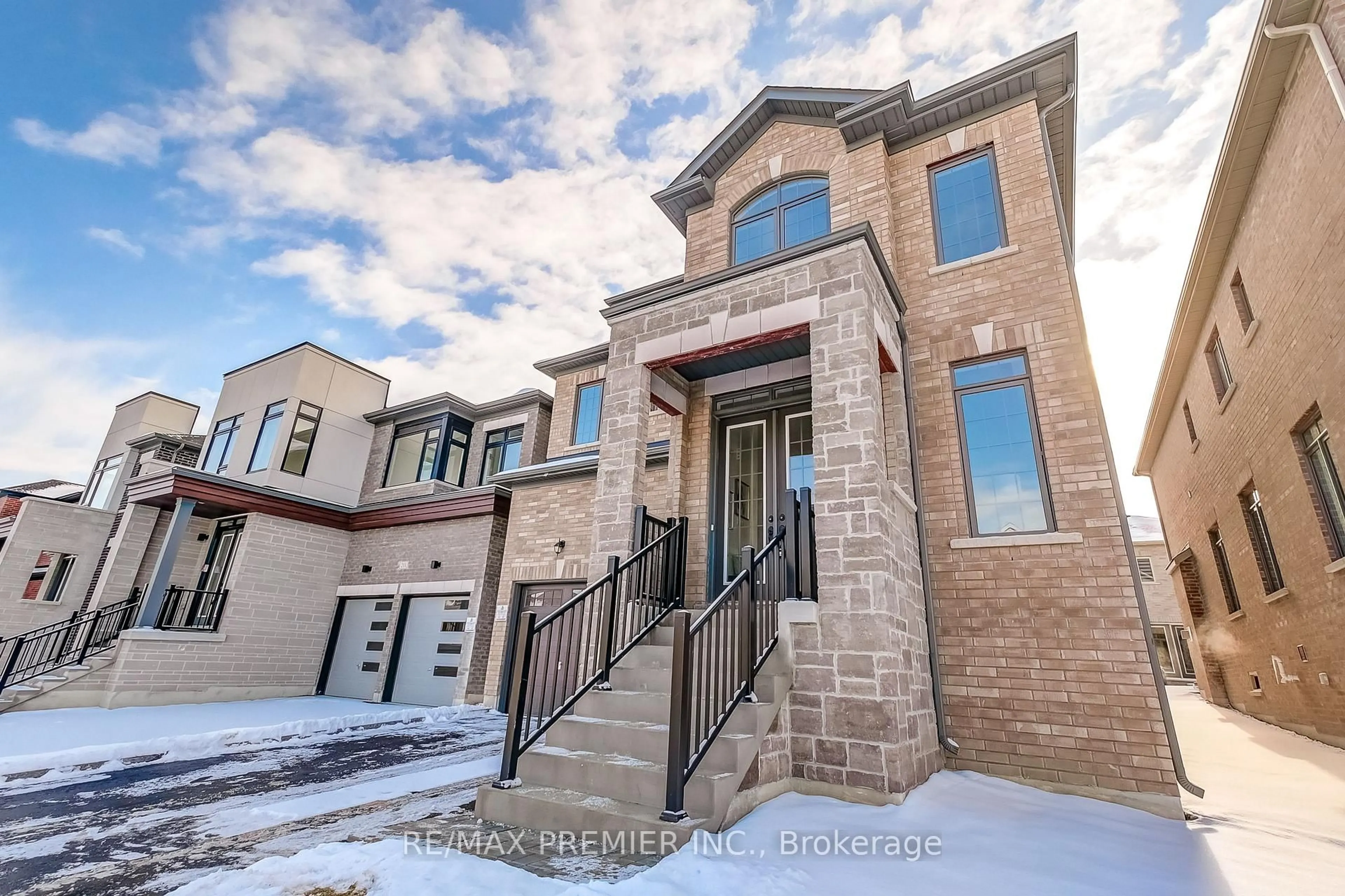 Home with brick exterior material, street for 207 Fallharvest Way, Whitchurch-Stouffville Ontario L4A 5C2