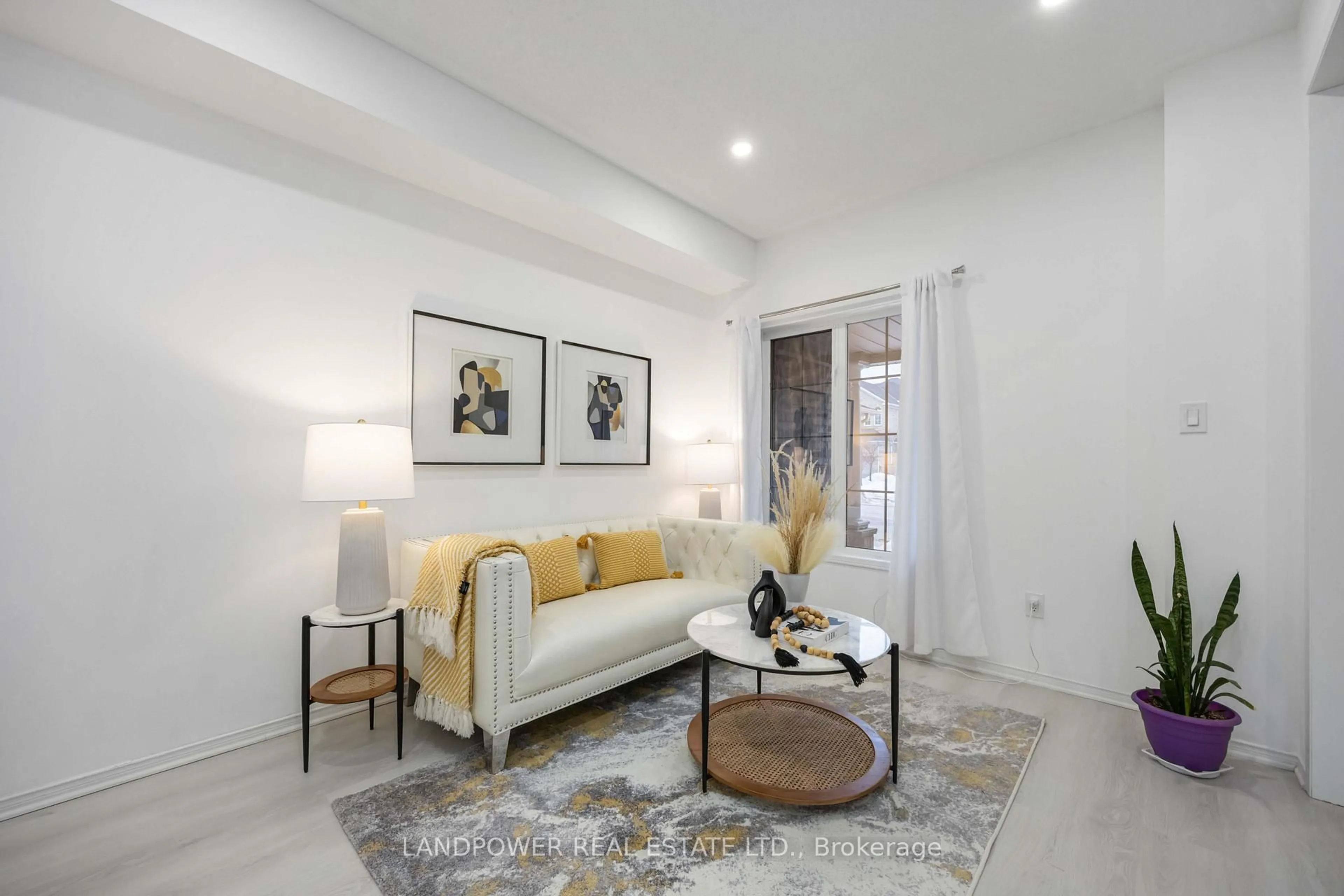 Living room with furniture, unknown for 12 Debonair St, Richmond Hill Ontario L4C 0R2