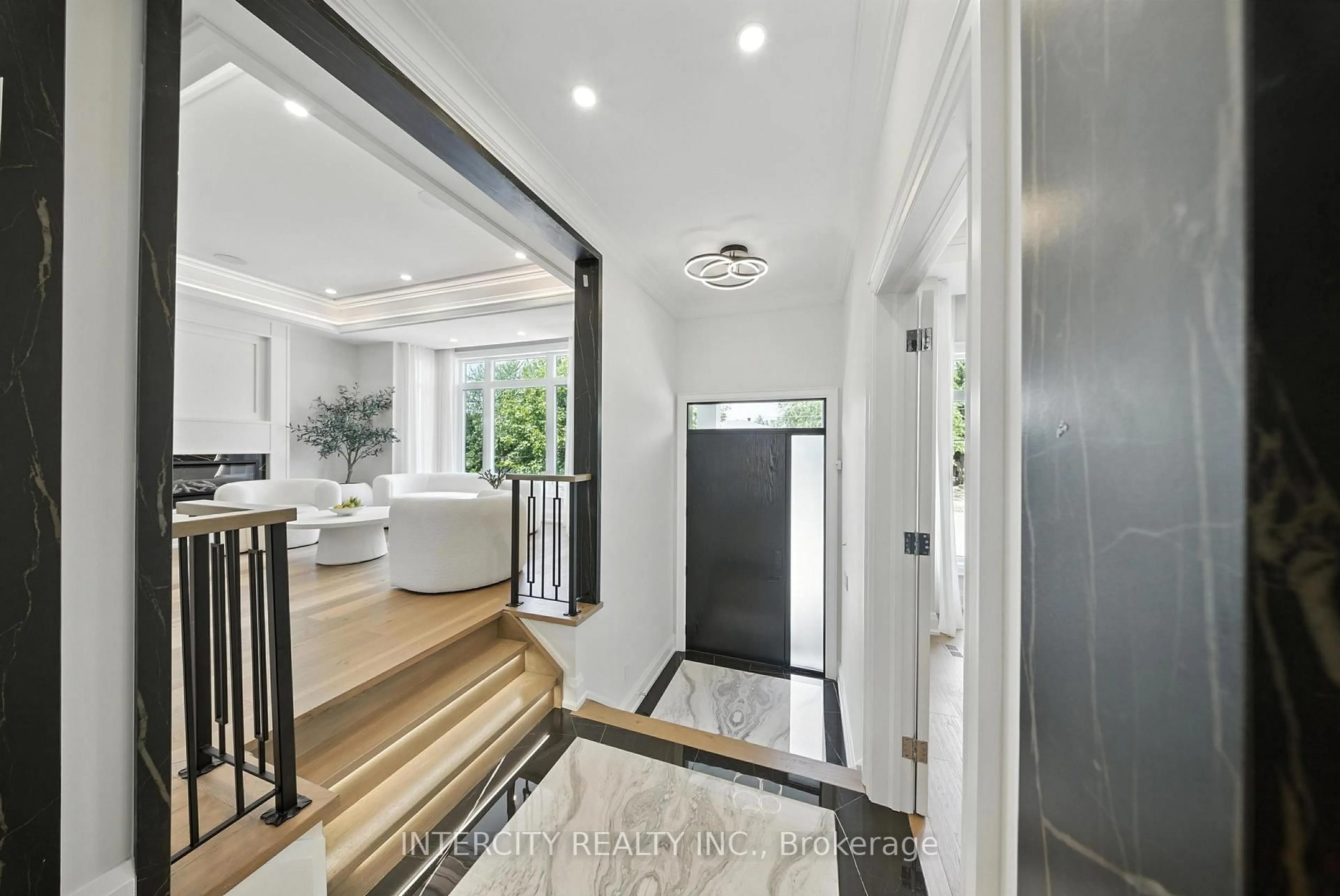 Contemporary bathroom, unknown for 131A Birch Ave, Richmond Hill Ontario L4C 6C5