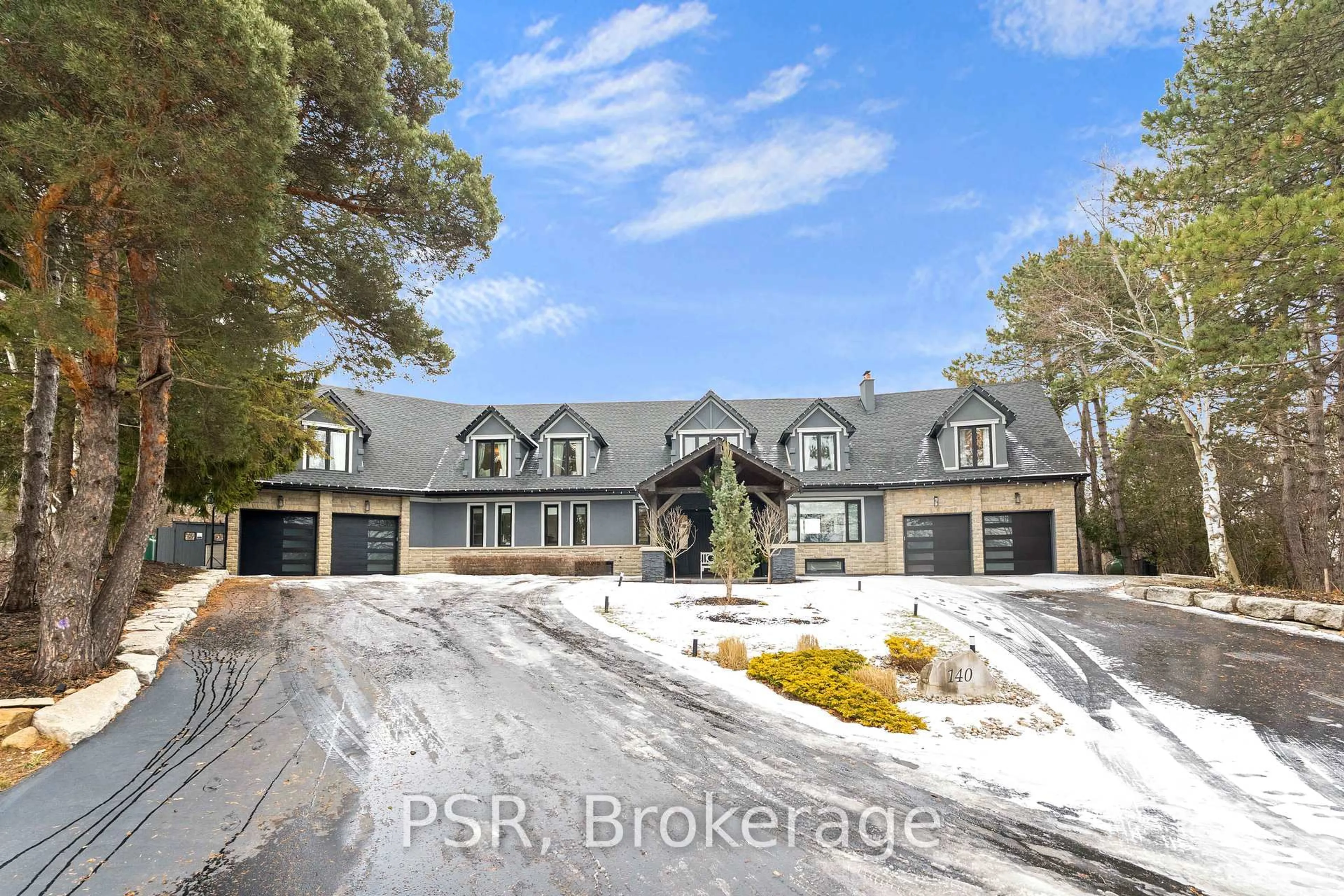 A pic from outside/outdoor area/front of a property/back of a property/a pic from drone, street for 140 Ravendale Crt, Vaughan Ontario L0J 1C0