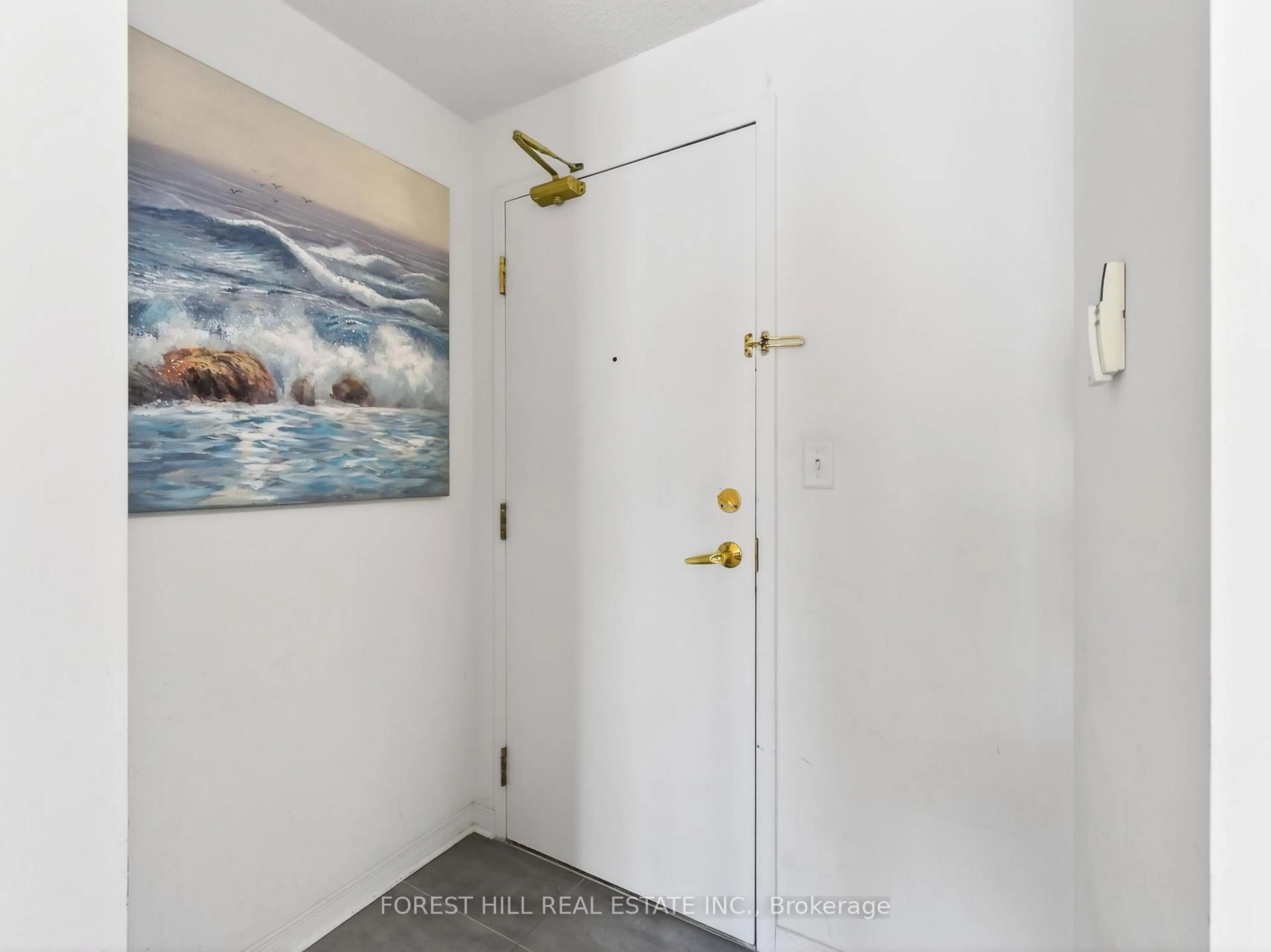 Indoor entryway for 39 Oneida Cres #409, Richmond Hill Ontario L4G 0S2