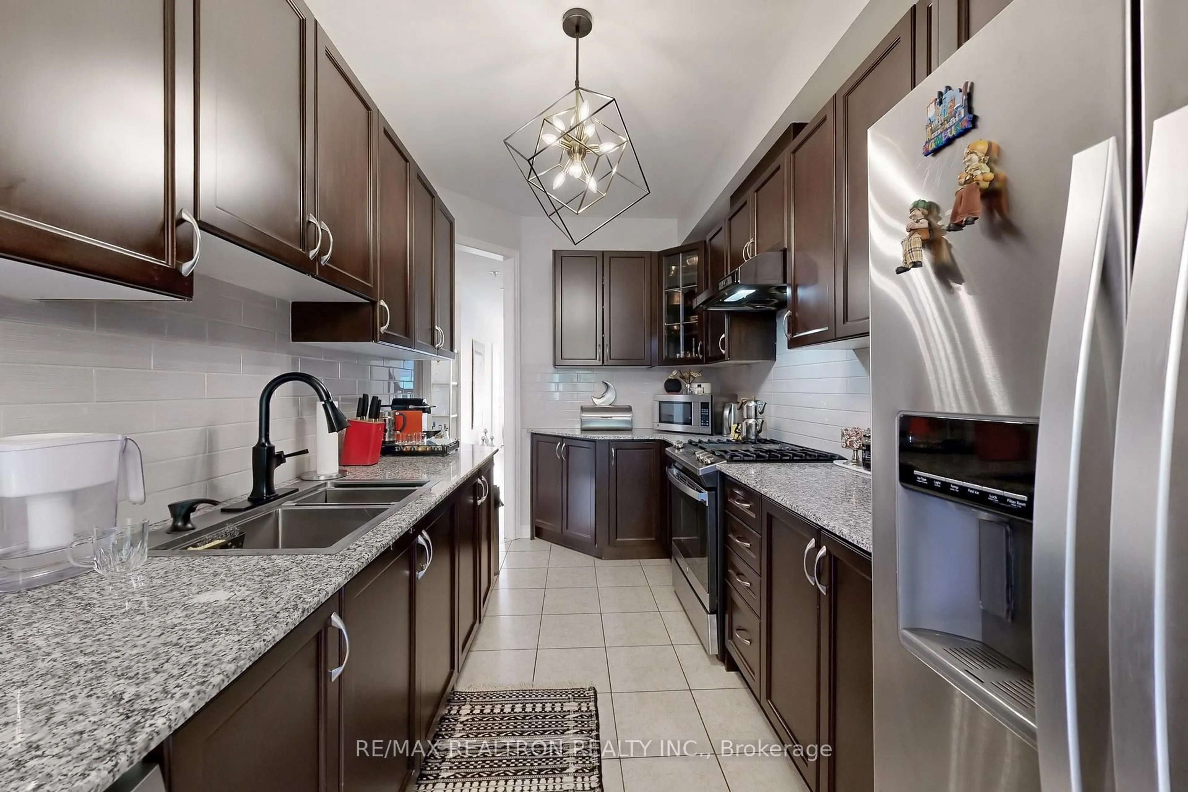 Standard kitchen, ceramic/tile floor for 67 Collin Crt, Richmond Hill Ontario L4E 4K1