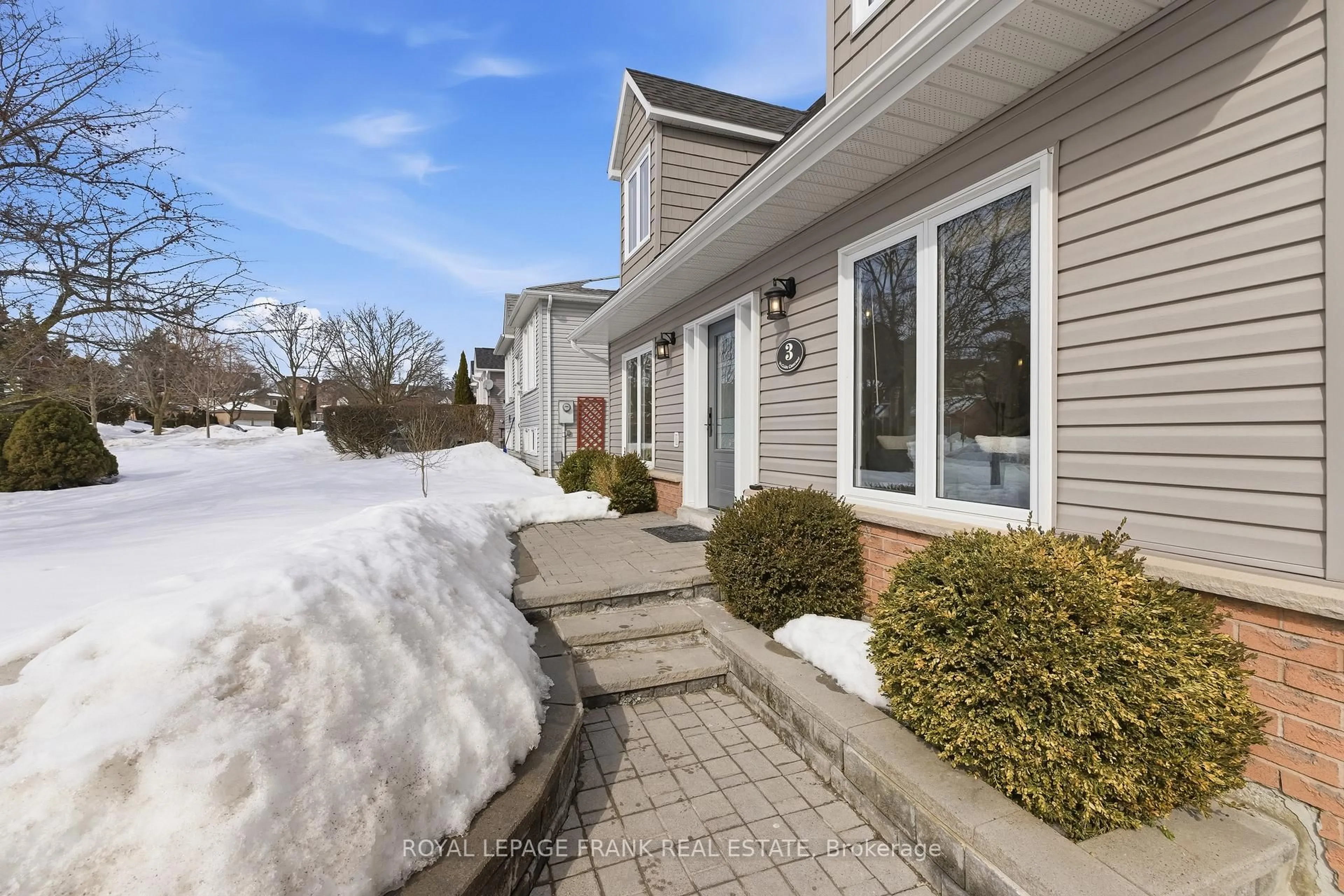 Unknown for 3 Mcguire Cres, Uxbridge Ontario L9P 1G7