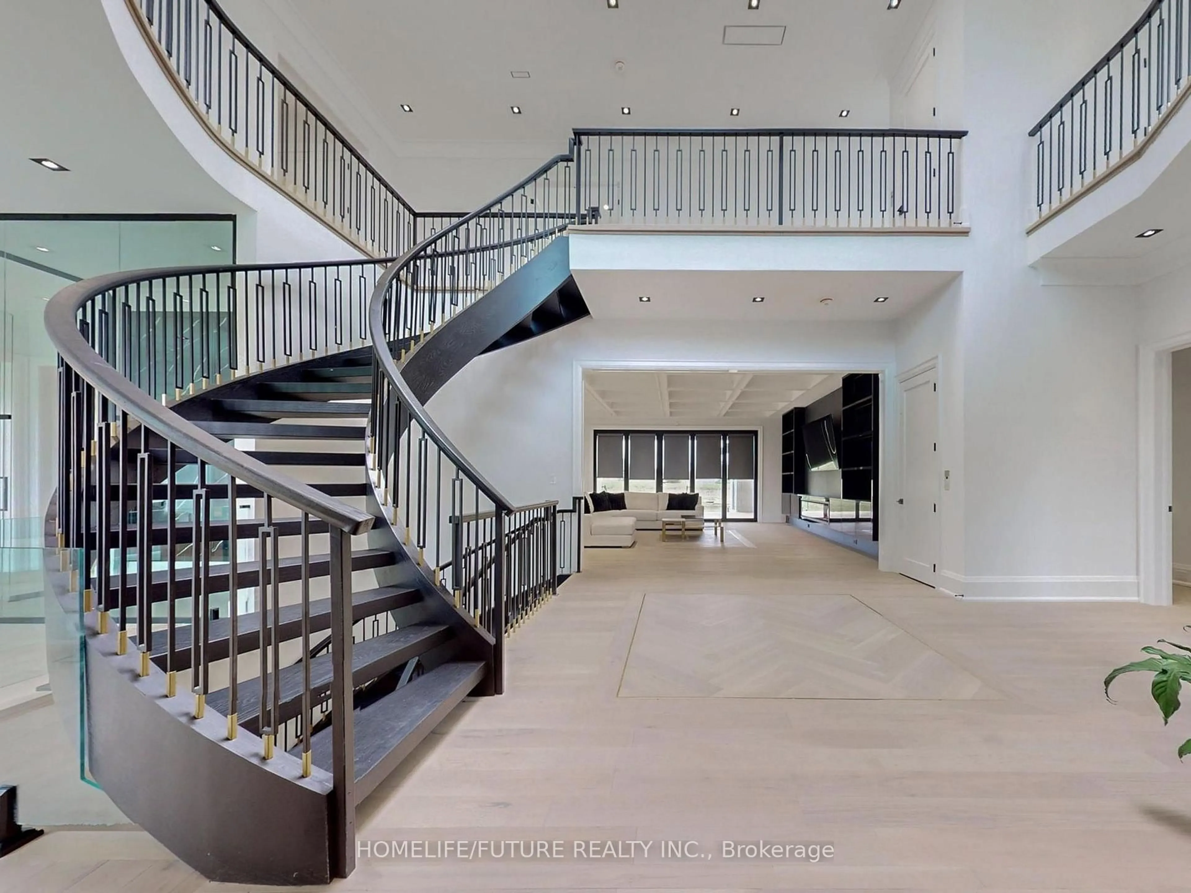 Indoor foyer for 9 Pleasant Valley Dr, Whitchurch-Stouffville Ontario L4A 1W3