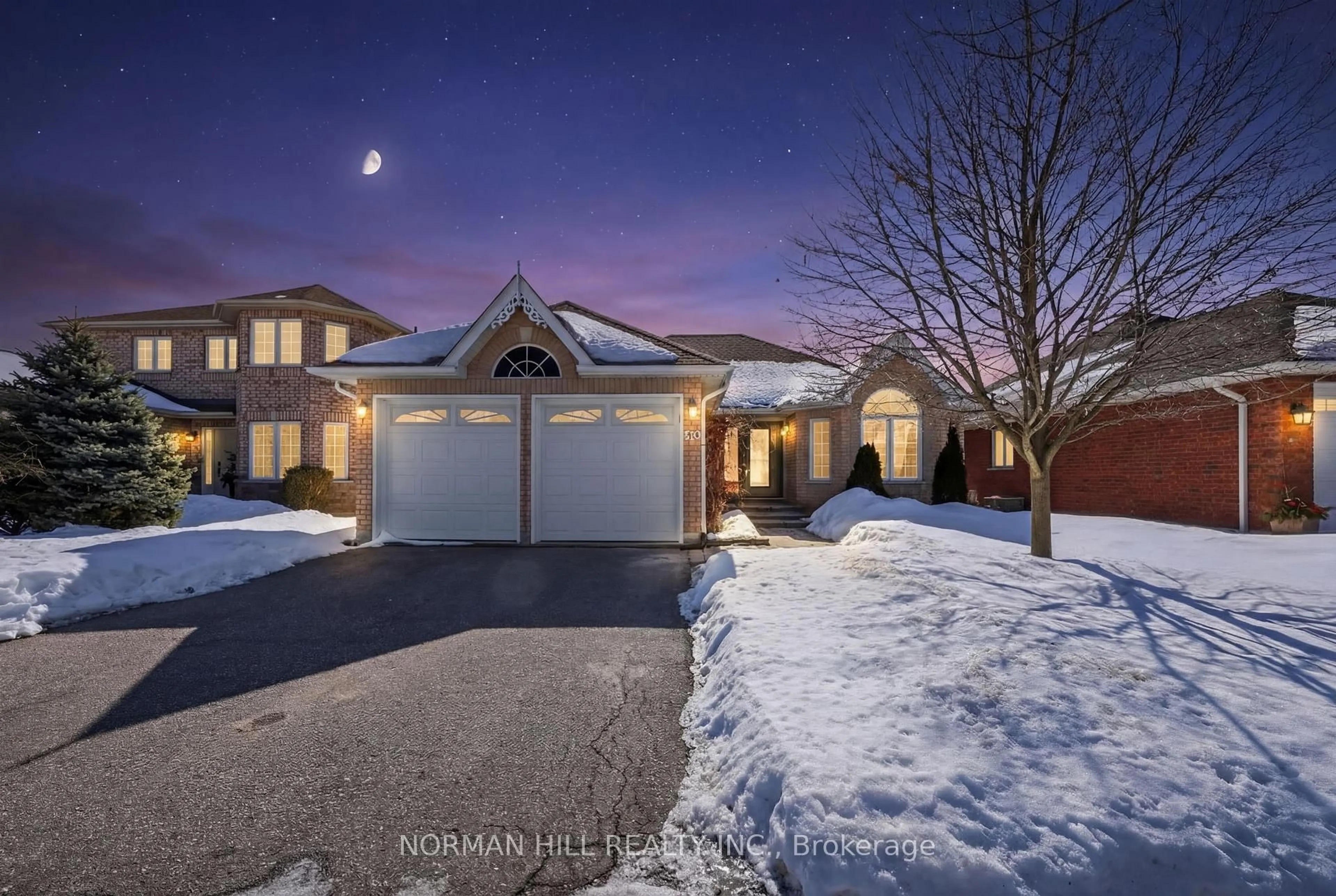 A pic from outside/outdoor area/front of a property/back of a property/a pic from drone, mountain view for 130 Metcalfe Dr, Bradford West Gwillimbury Ontario L3Z 3J2