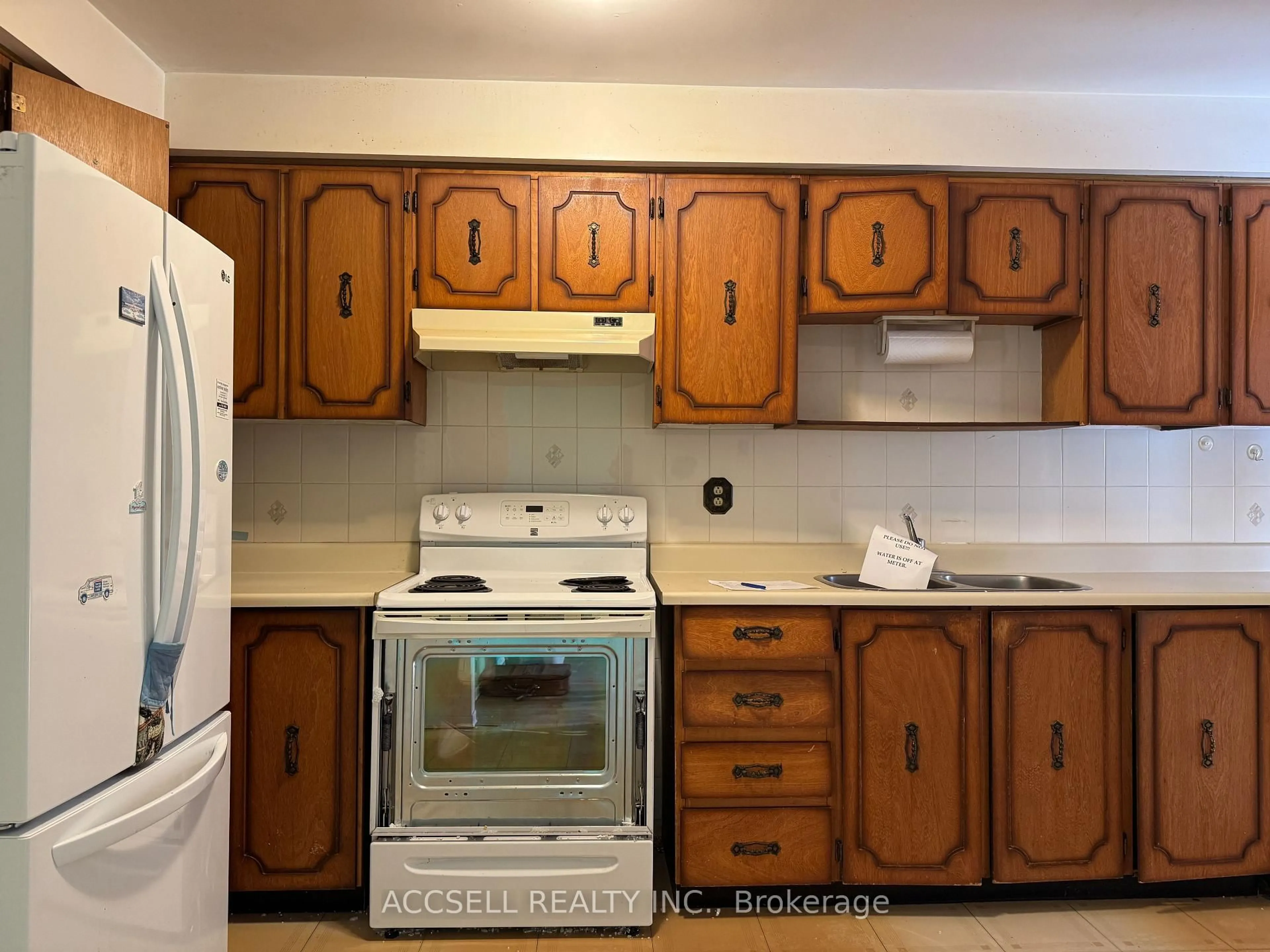 Standard kitchen, unknown for 9 Dunbar Cres, Markham Ontario L3R 6W9