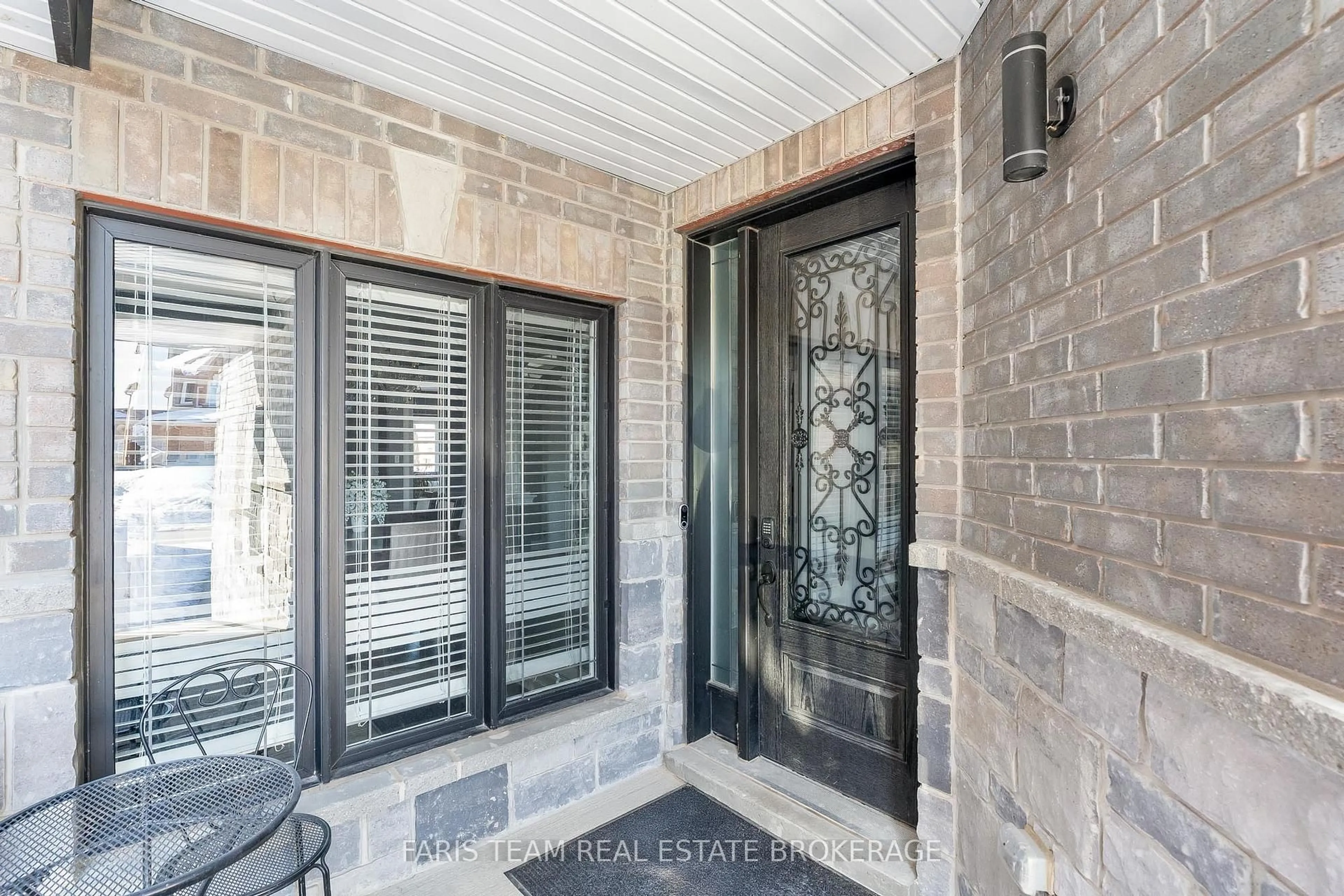 Indoor entryway for 1816 Lamstone St, Innisfil Ontario L9S 5A1
