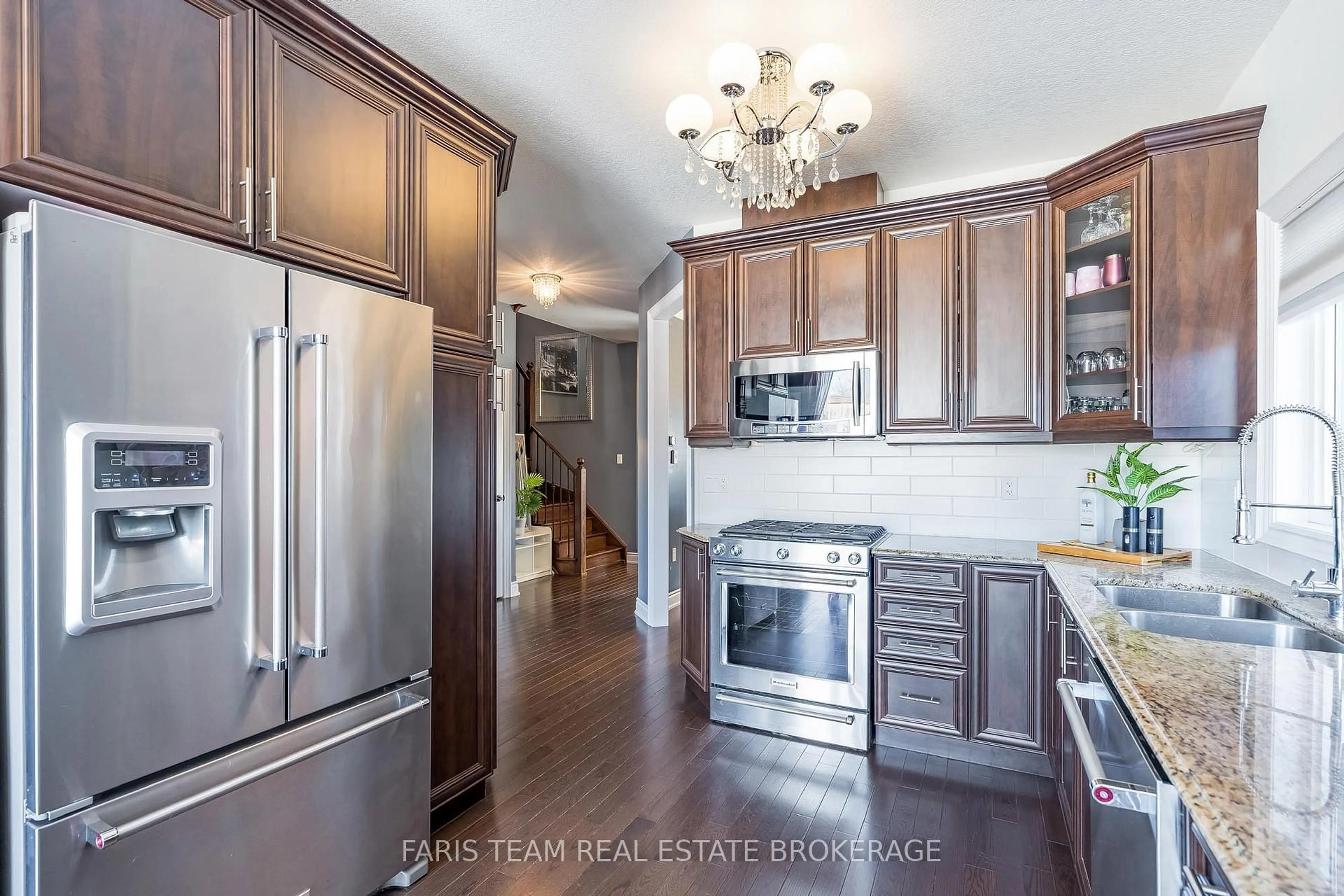 Open concept kitchen, unknown for 1816 Lamstone St, Innisfil Ontario L9S 5A1