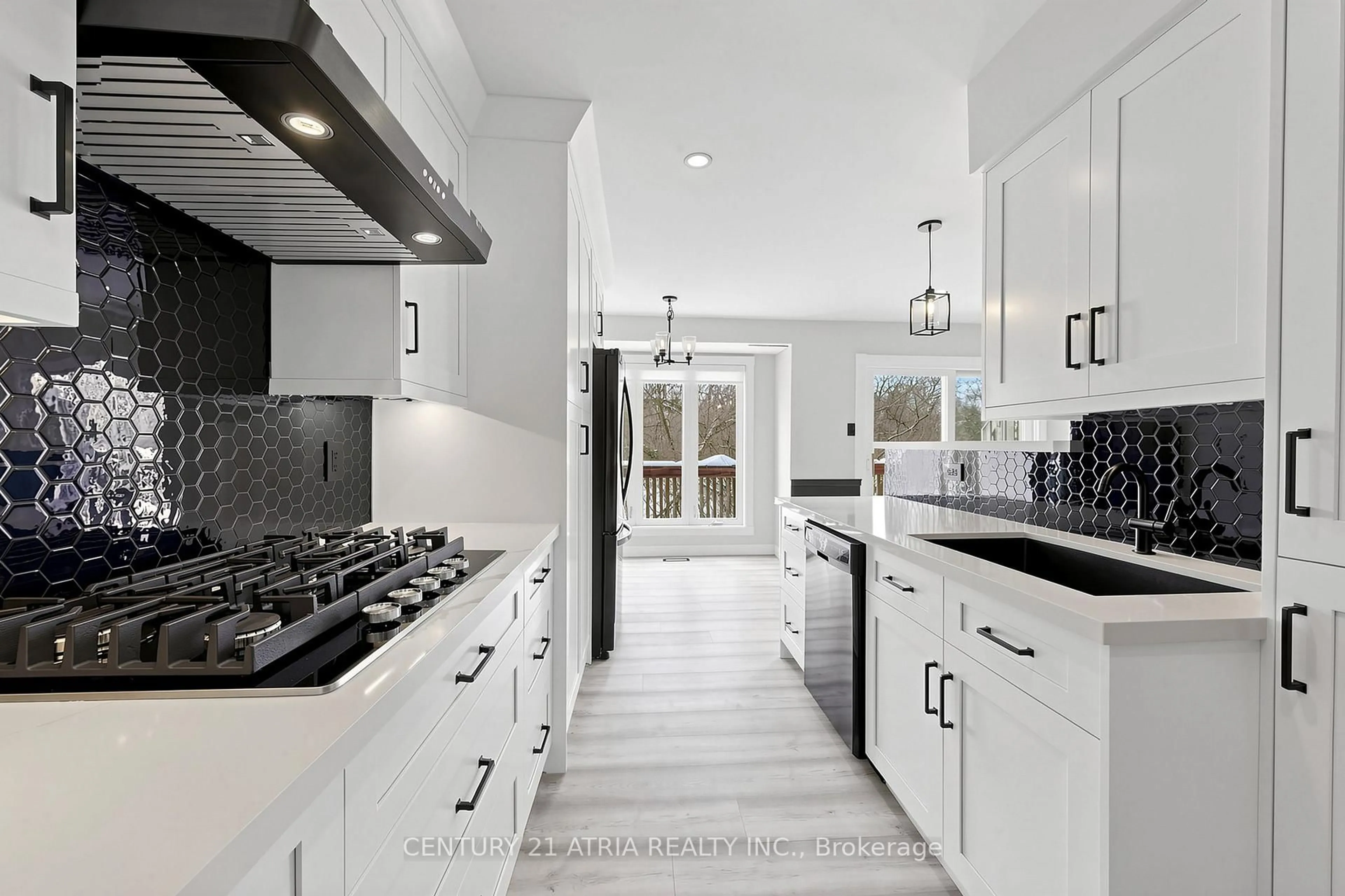 Contemporary kitchen, ceramic/tile floor for 35 Anderson Pl, Aurora Ontario L4G 6G4