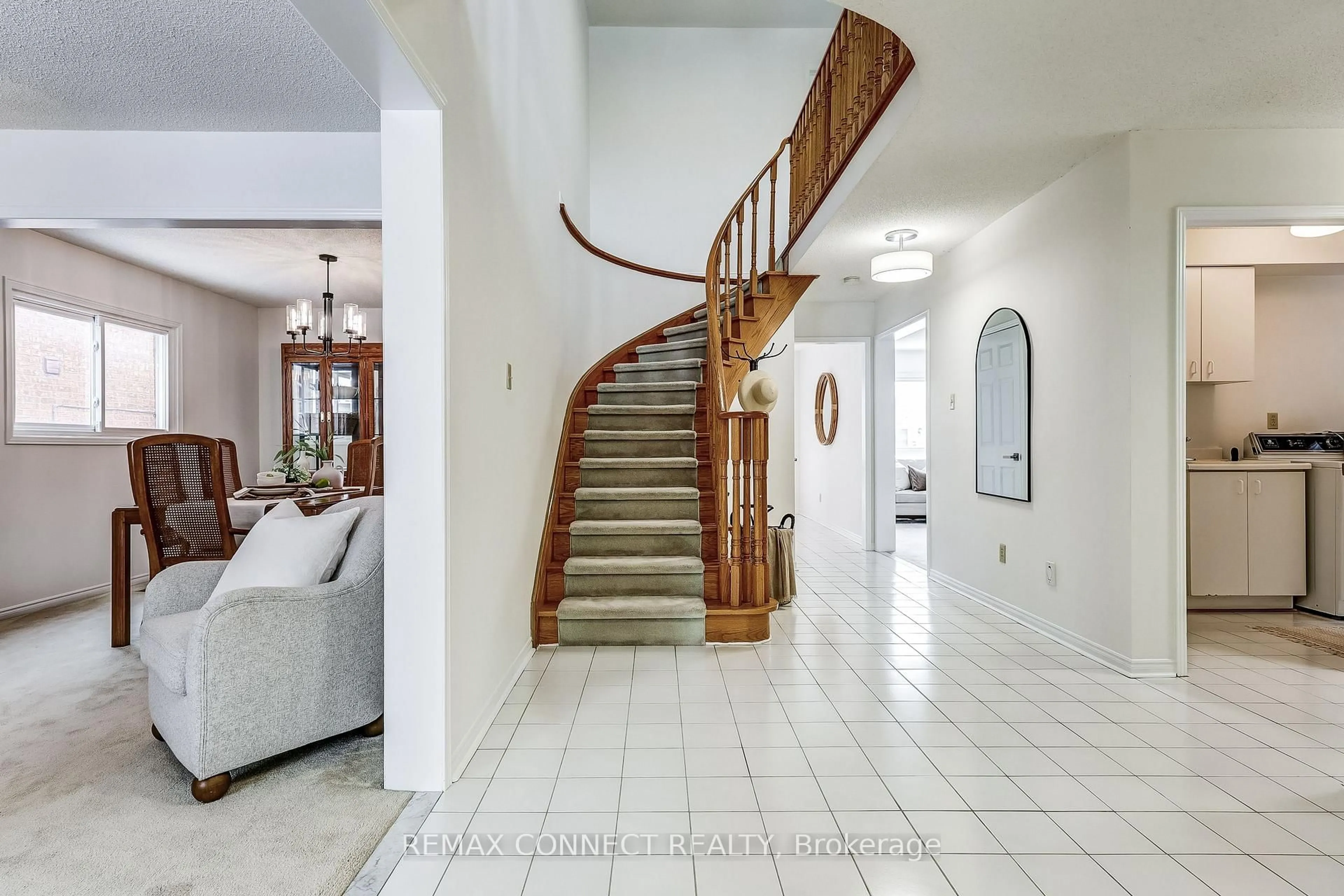 Indoor foyer for 133 Walford Rd, Markham Ontario L3S 2T7