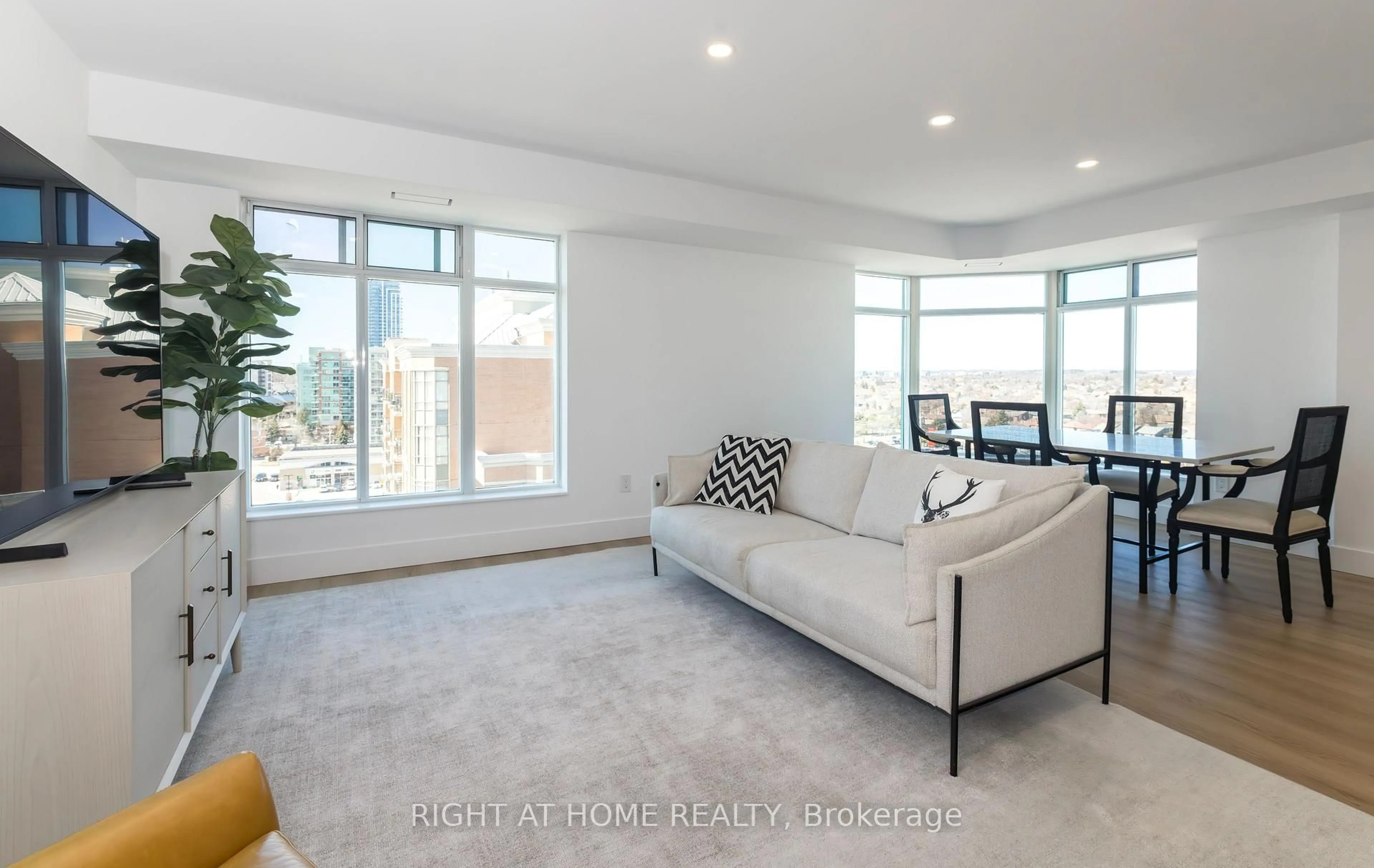 Living room with furniture, unknown for 135 Pond Dr #1508-1509, Markham Ontario L3T 7V6