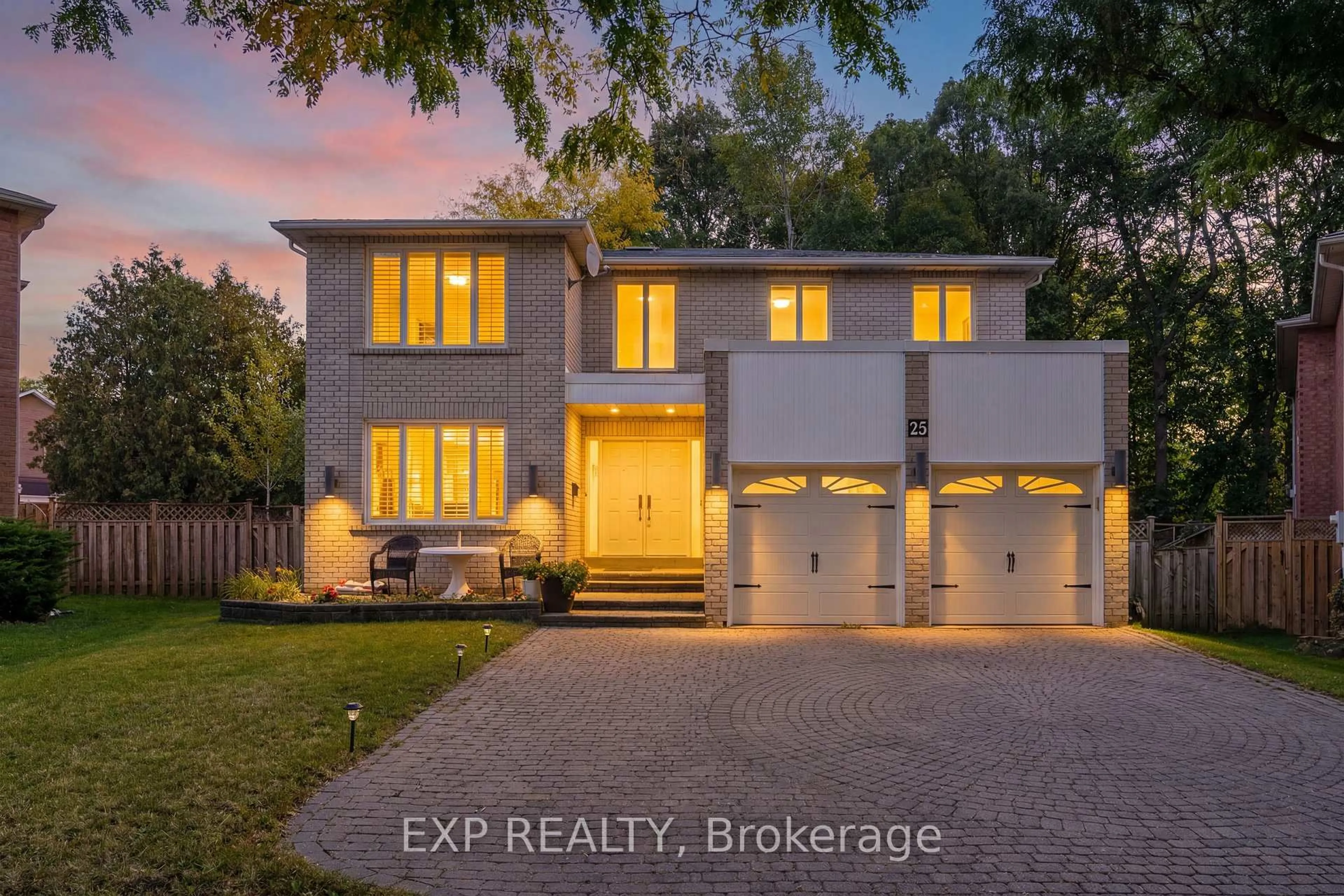 Home with brick exterior material, street for 25 Pearl Gate Crt, Richmond Hill Ontario L4B 2R2