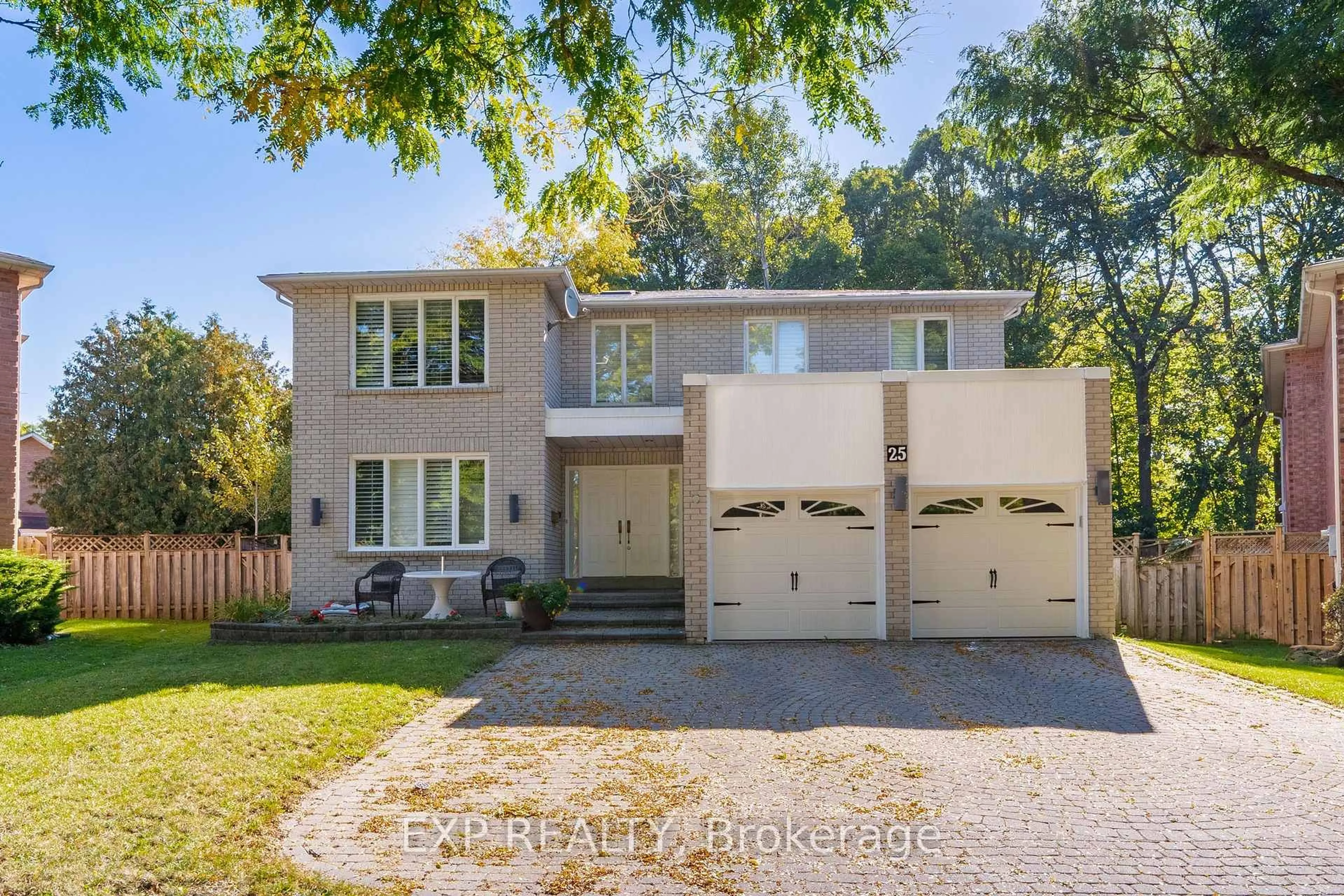 Home with brick exterior material, street for 25 Pearl Gate Crt, Richmond Hill Ontario L4B 2R2
