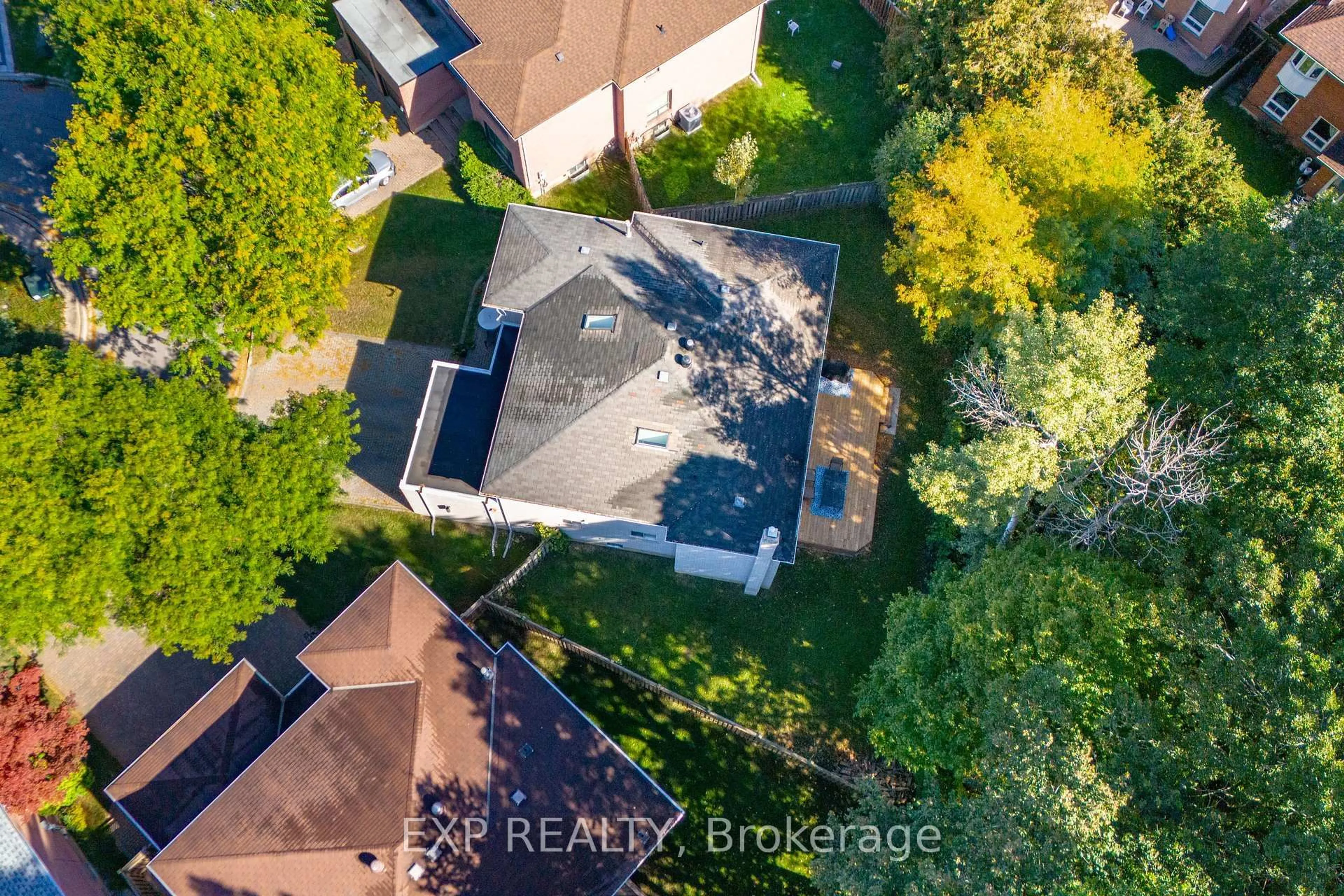 A pic from outside/outdoor area/front of a property/back of a property/a pic from drone, unknown for 25 Pearl Gate Crt, Richmond Hill Ontario L4B 2R2