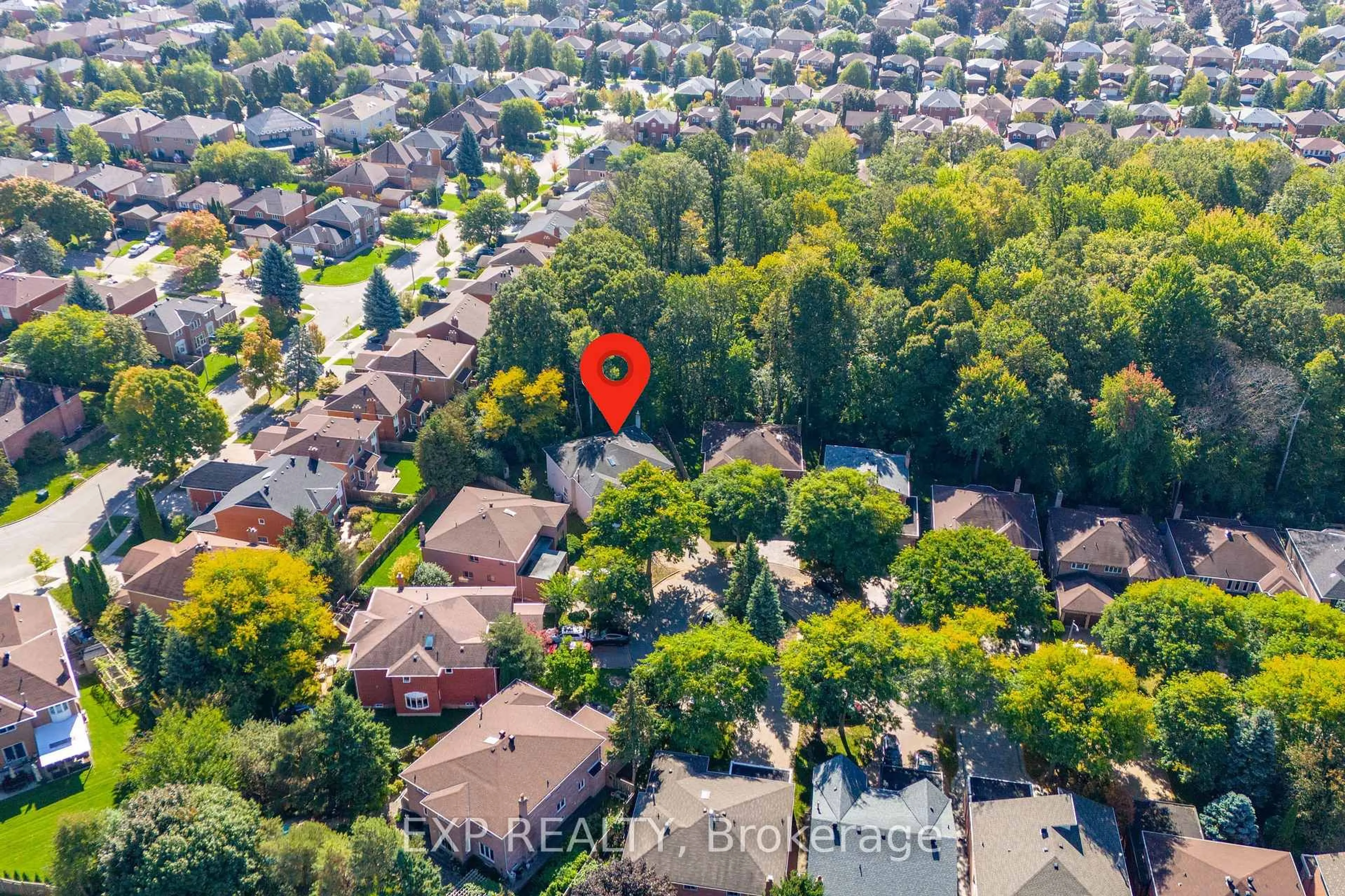 A pic from outside/outdoor area/front of a property/back of a property/a pic from drone, street for 25 Pearl Gate Crt, Richmond Hill Ontario L4B 2R2