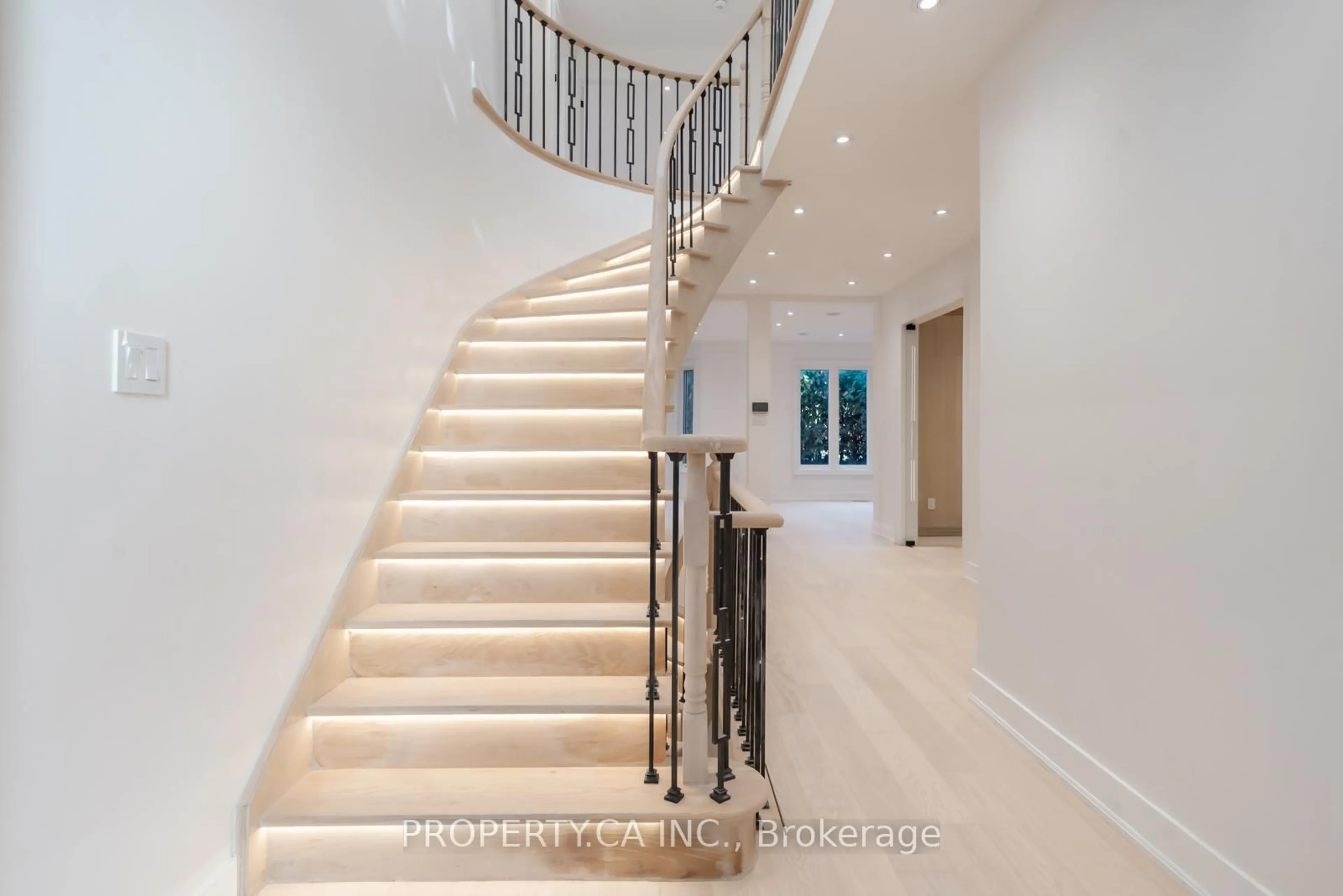 Stairs for 63 Concord Rd, Vaughan Ontario L4J 3M2