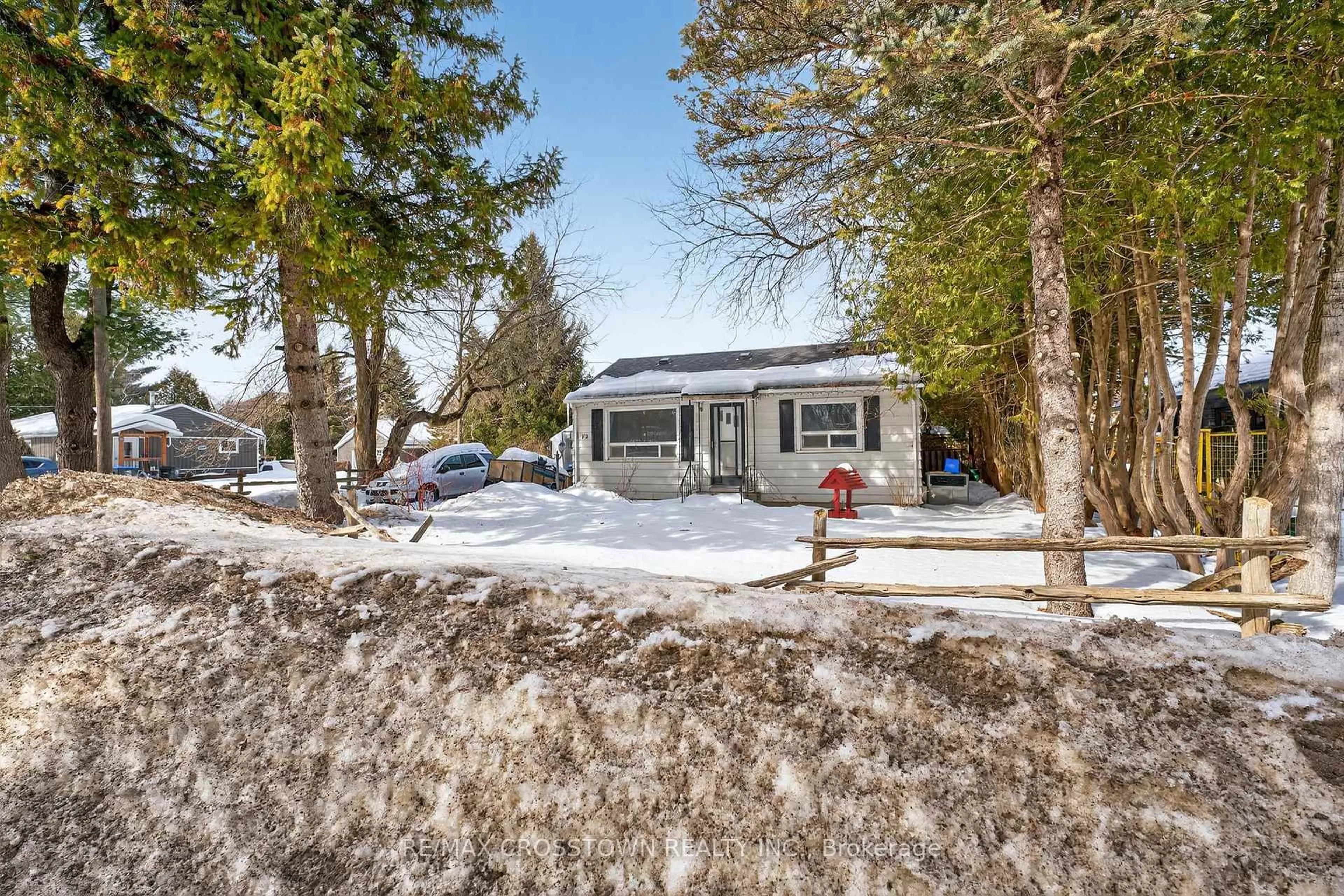 A pic from outside/outdoor area/front of a property/back of a property/a pic from drone, street for 73 Centre St, Essa Ontario L0M 1B0