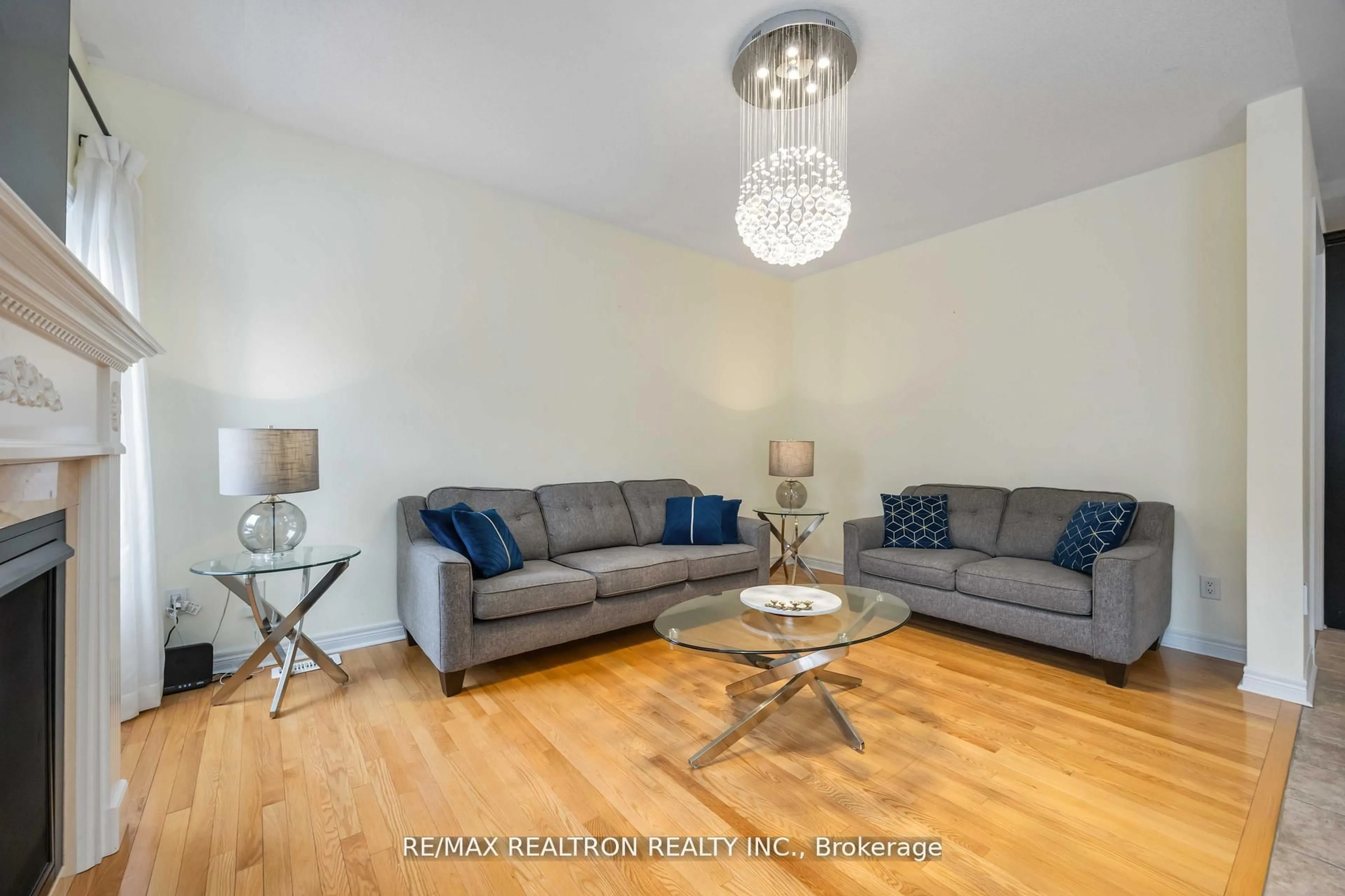 Living room with furniture, wood/laminate floor for 10 White Spruce Cres, Vaughan Ontario L6A 4B7