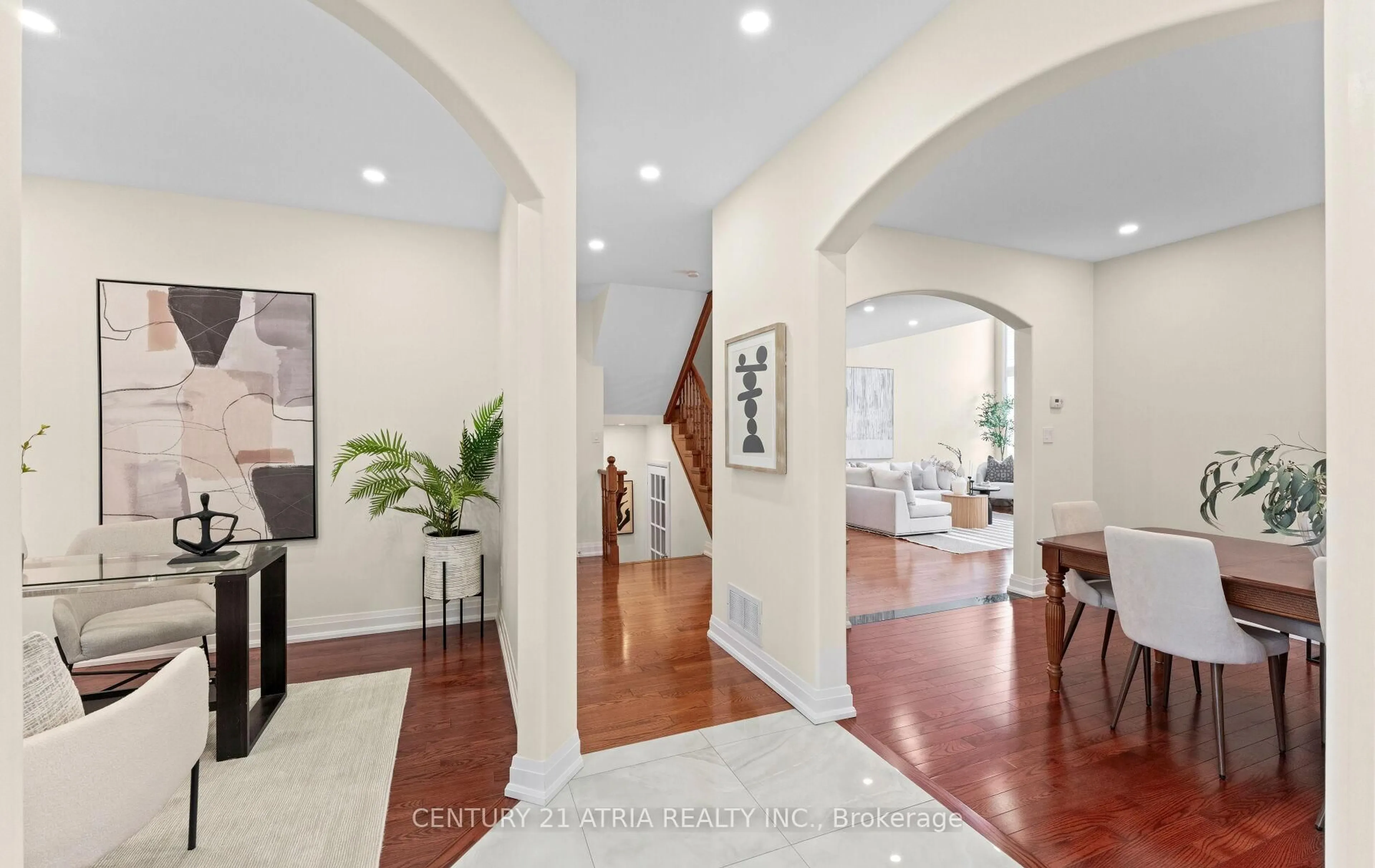 Indoor entryway for 3 Oxfordshire St, Markham Ontario L6C 2Z8