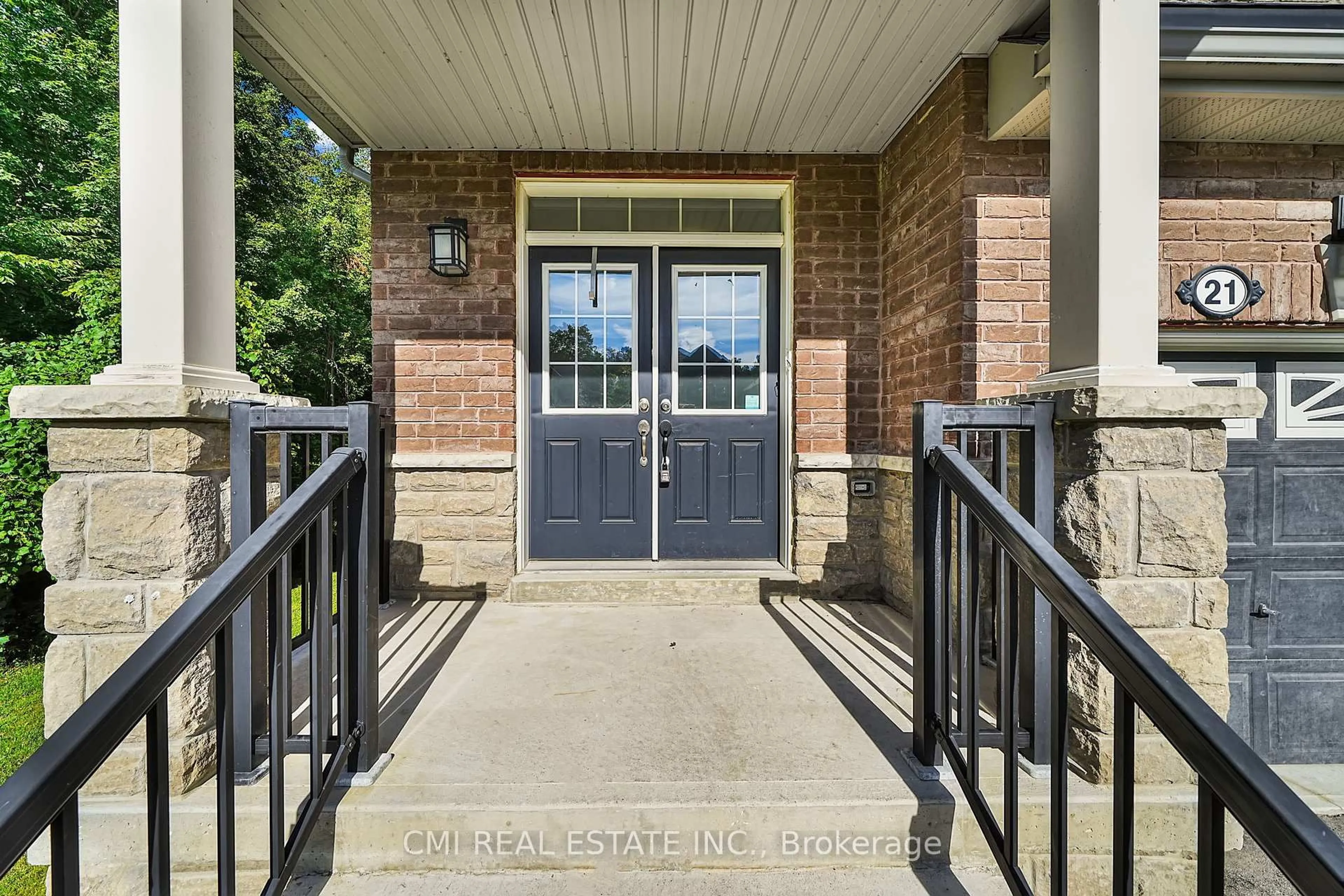 Indoor entryway for 21 Scotia Rd, Georgina Ontario L0E 1R0