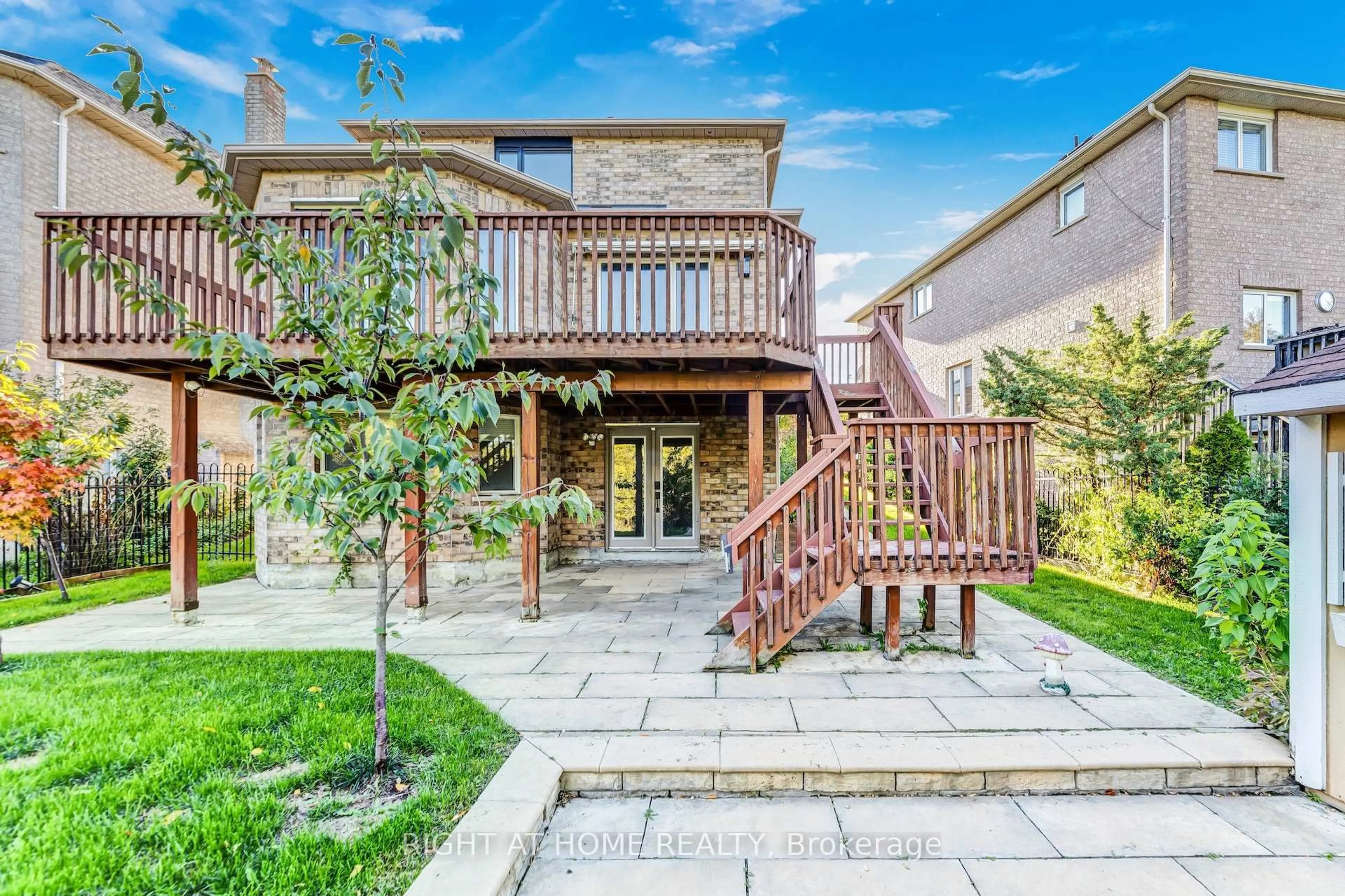 Patio, street for 57 Calera Cres, Vaughan Ontario L4H 1V9