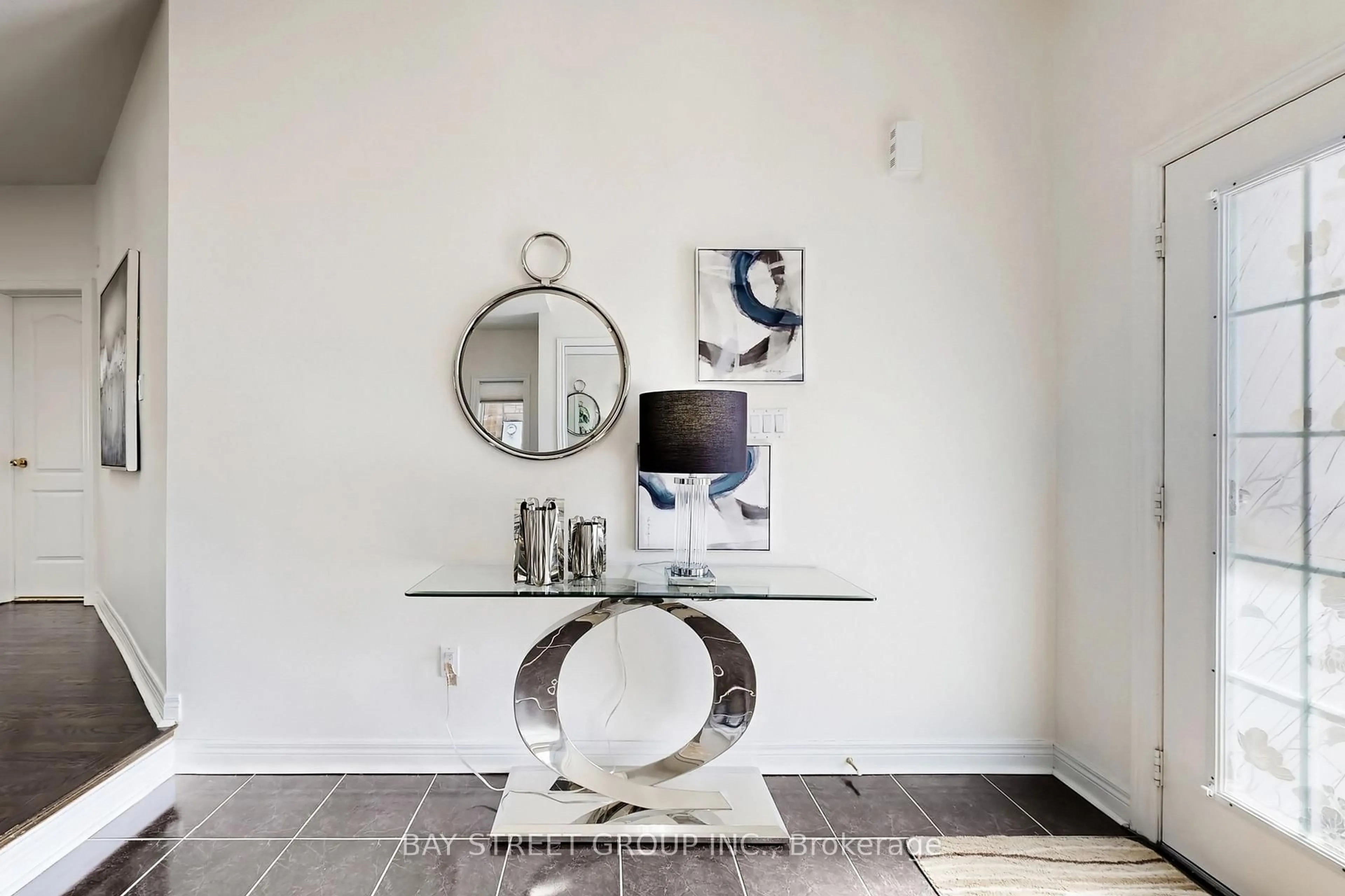 Indoor entryway for 103 Colesbrook Rd, Richmond Hill Ontario L4S 2G3