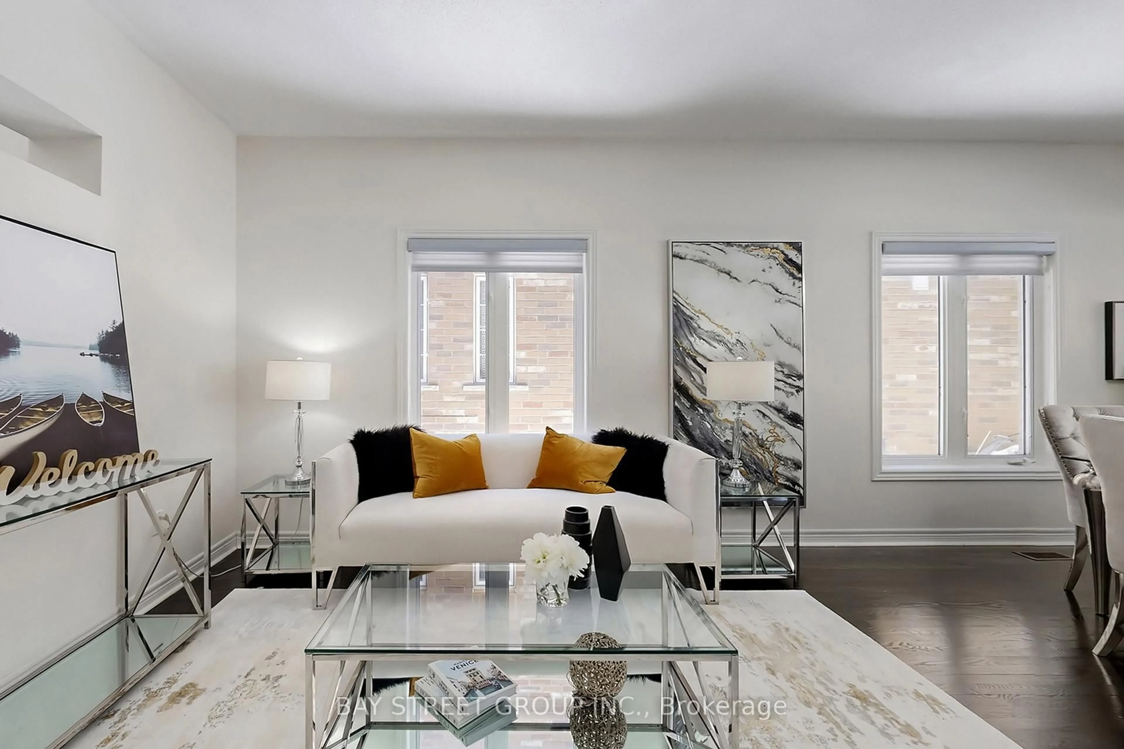 Living room with furniture, unknown for 103 Colesbrook Rd, Richmond Hill Ontario L4S 2G3