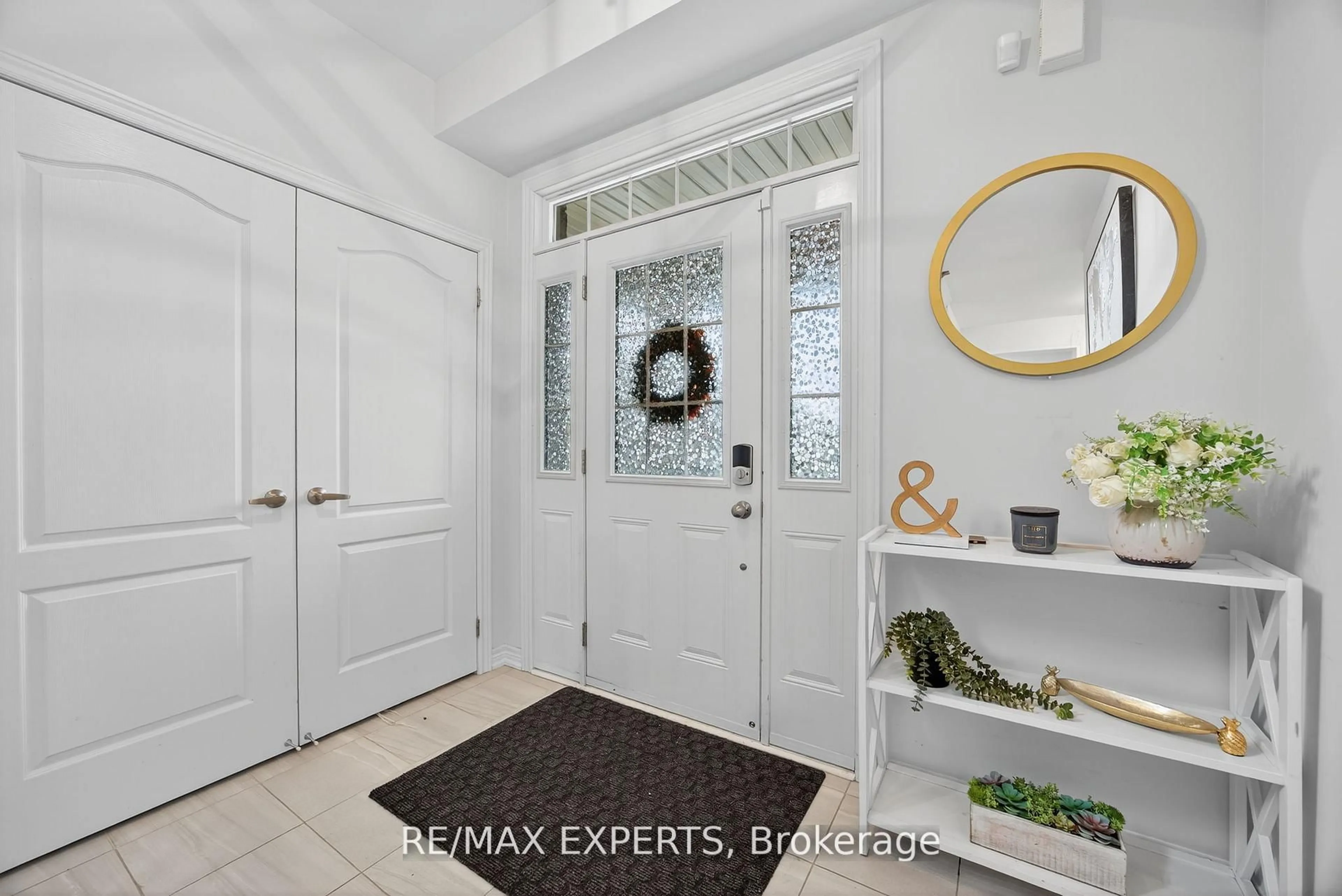 Indoor entryway for 66 Robb Thompson Rd, East Gwillimbury Ontario L0G 1M0