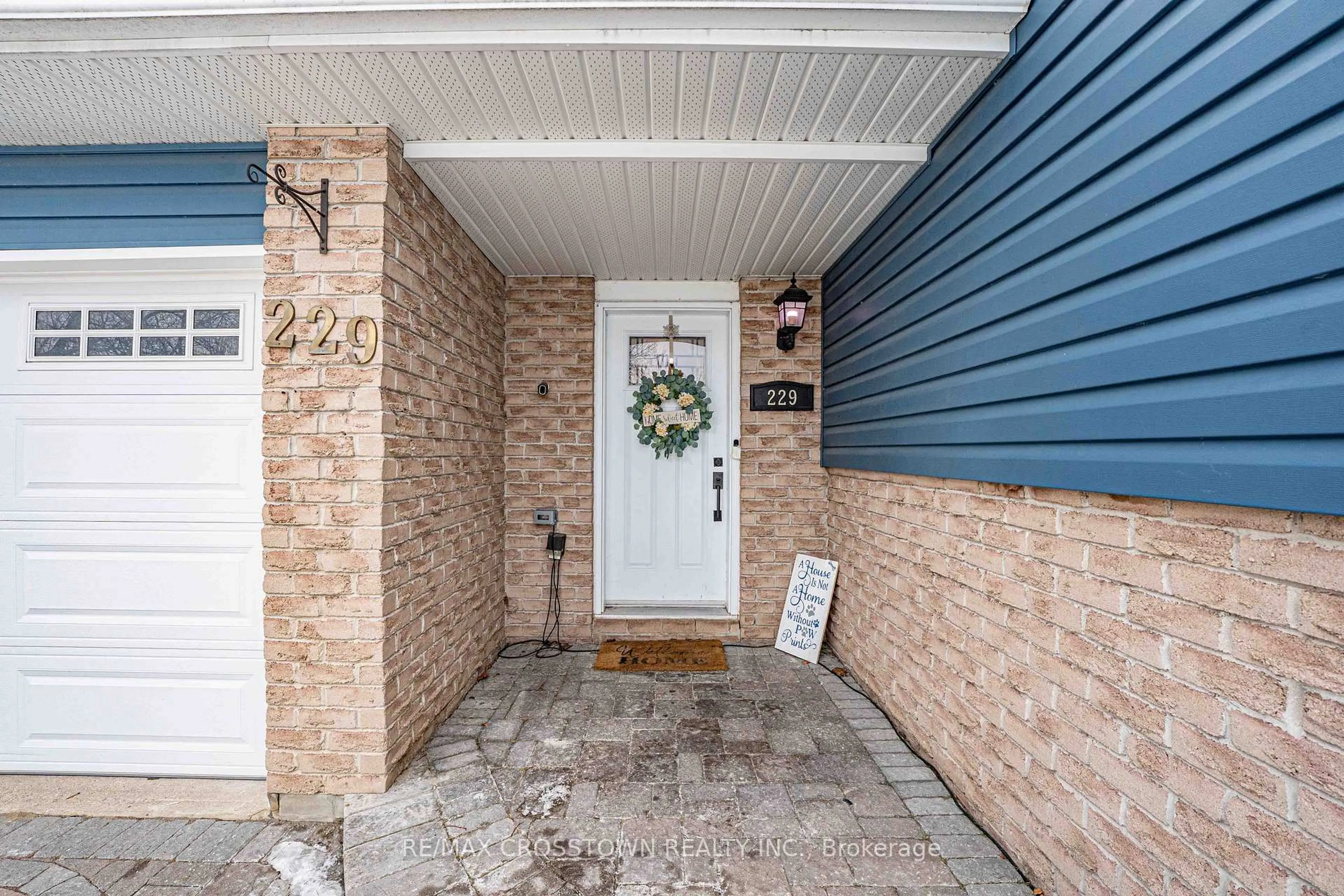 Indoor entryway for 229 Thornton Ave, Essa Ontario L0L 2N0
