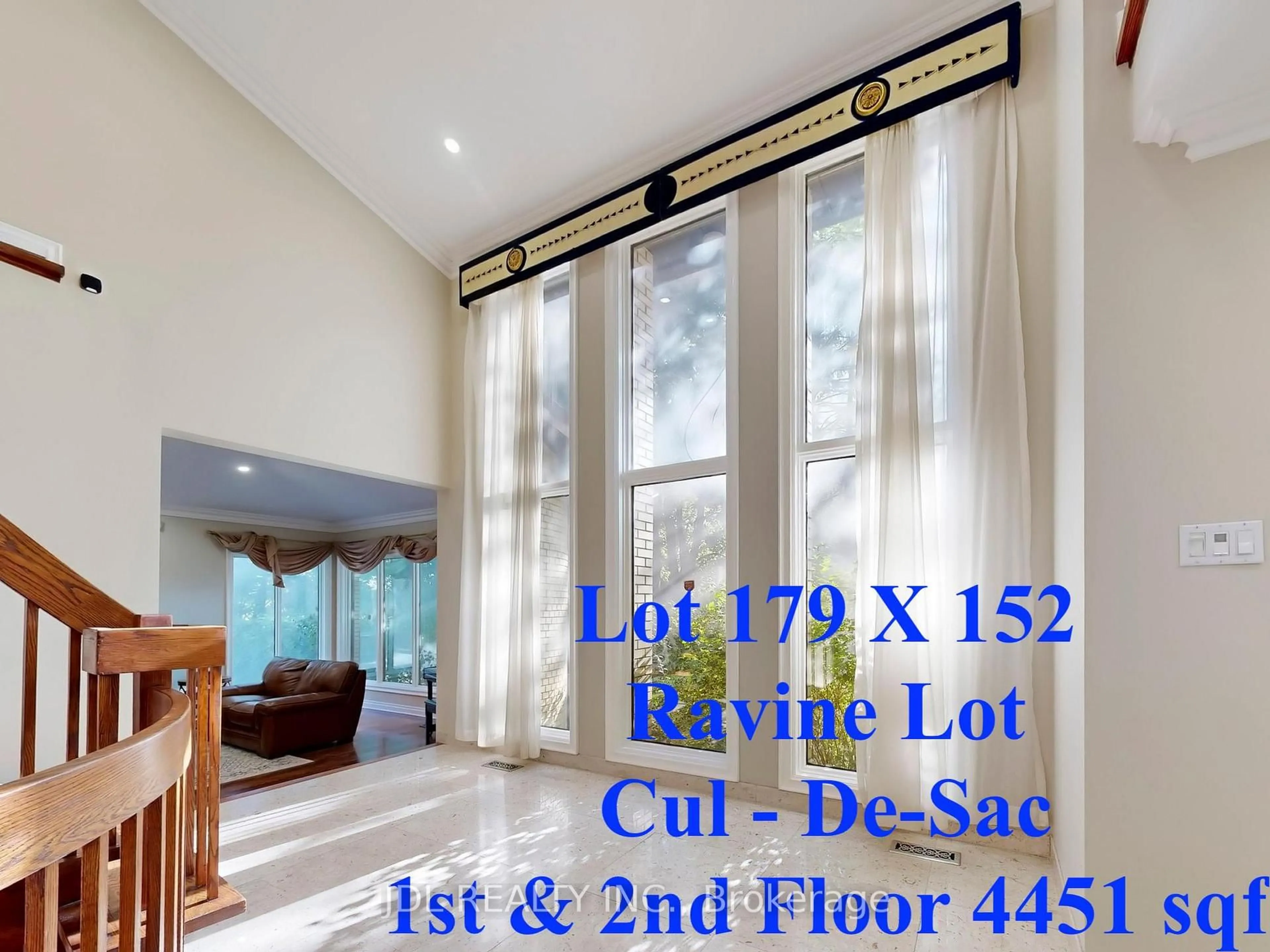 Indoor foyer for 11 Moodie Dr, Richmond Hill Ontario L4C 8C9