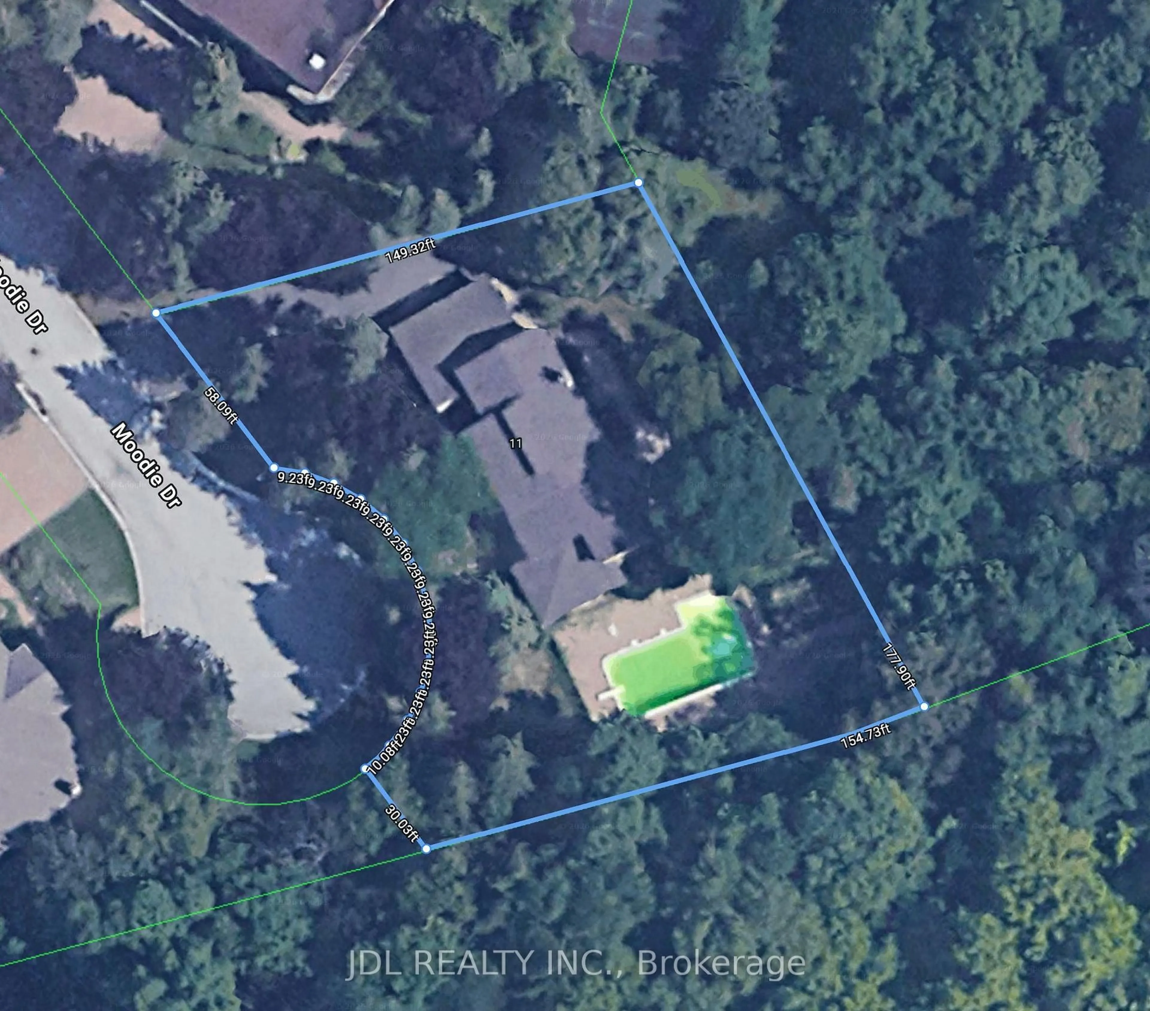 A pic from outside/outdoor area/front of a property/back of a property/a pic from drone, forest/trees view for 11 Moodie Dr, Richmond Hill Ontario L4C 8C9